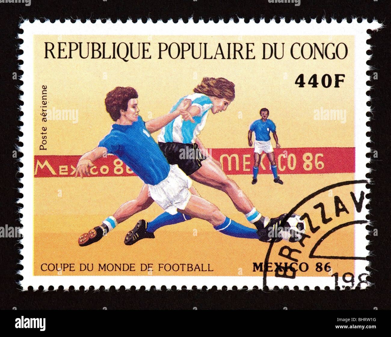 Timbre-poste du Congo République populaire illustrant le soccer, émis pour la Coupe du Monde 1986 à Mexico, Mexique. Banque D'Images