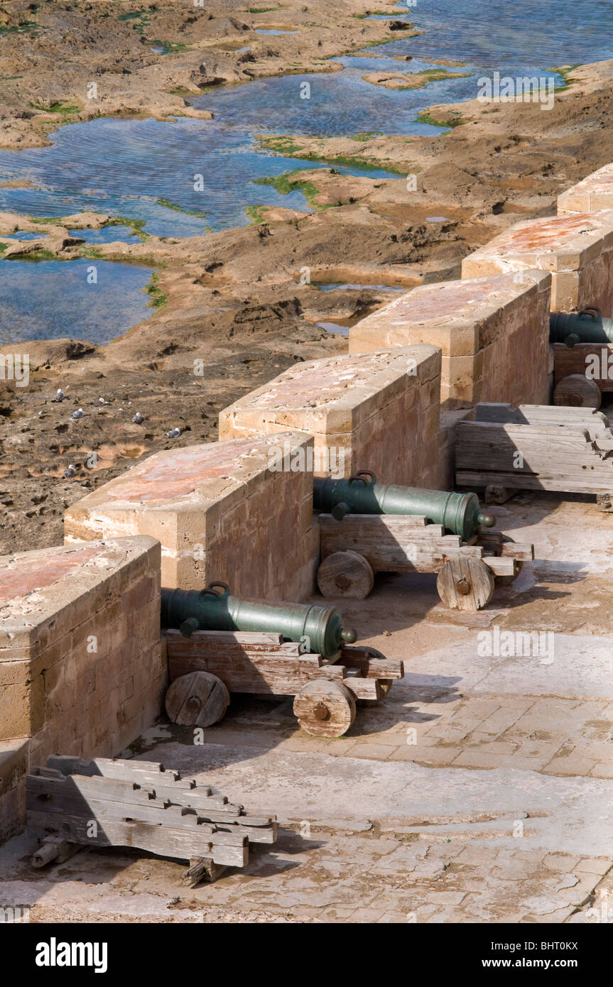 Canon sur les remparts de la Skala de la ville, Essaouira, Maroc Banque D'Images