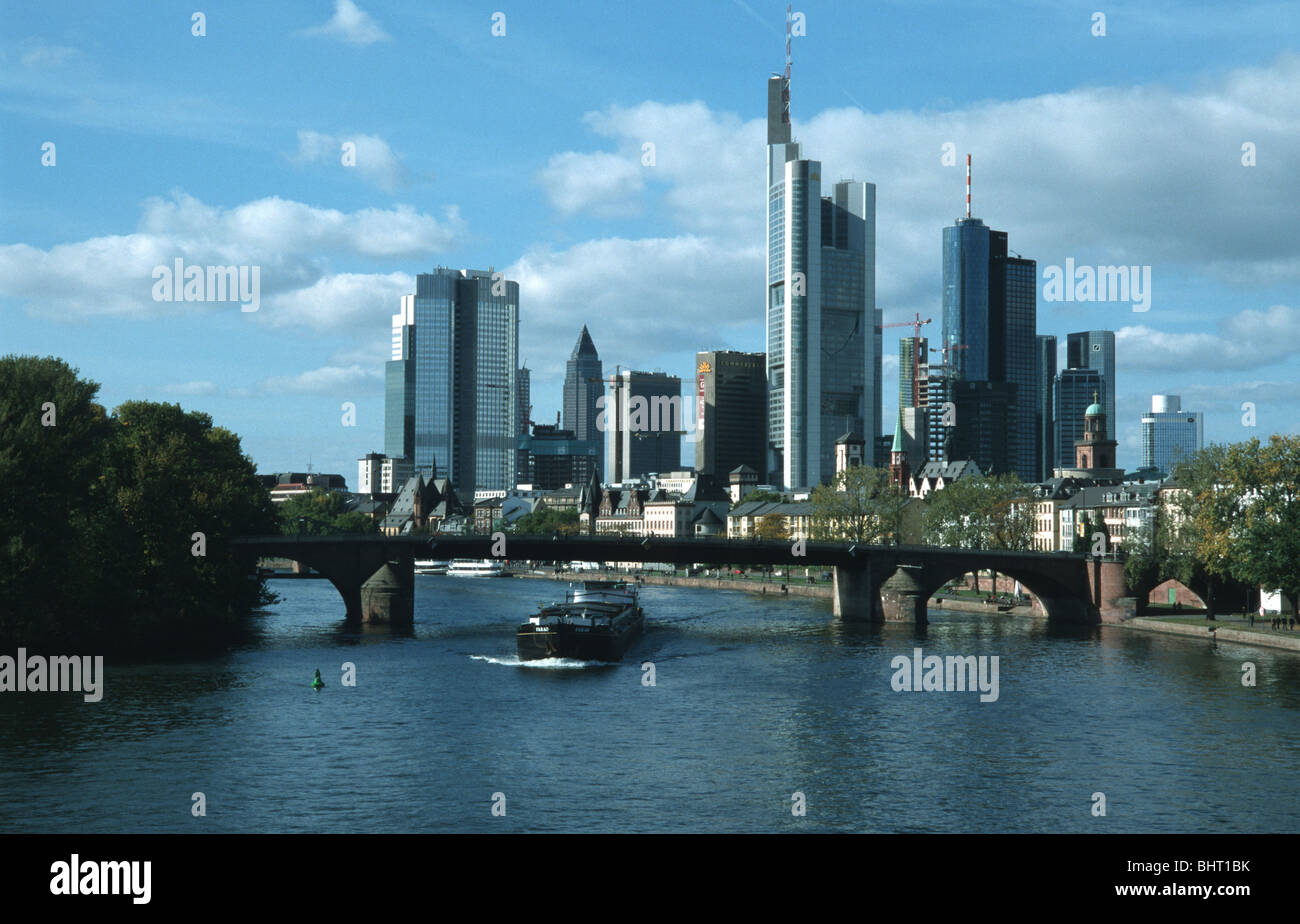 Allemagne, Francfort, Hesse, Principal Principal Skyline (Banken Hochhäuser) Rivière Main, Skyline (banques, les tours d'habitation Banque D'Images