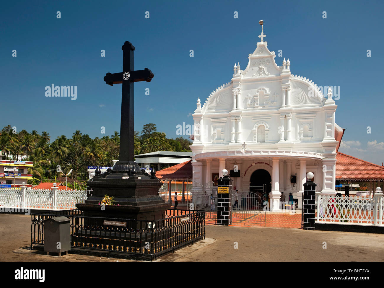L'Inde, le Kerala, Kothamangalam, Église chrétienne syrienne Mar Thoma croix ancienne Banque D'Images