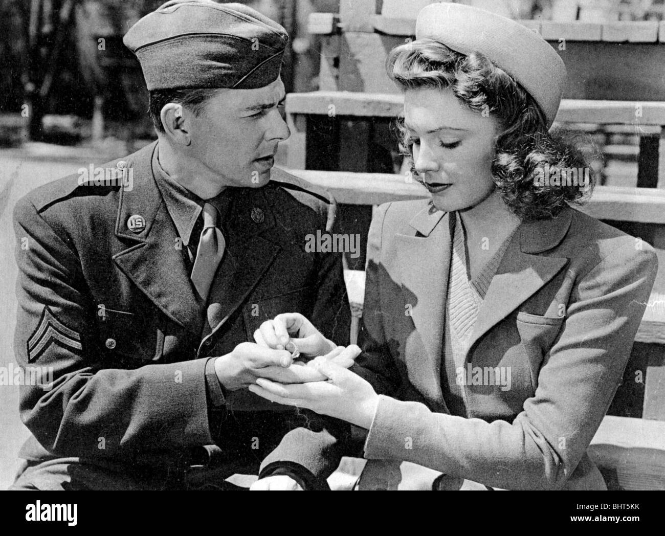 C'EST L'ARMÉE - 1943 film Warner avec Ronald Reagan et Frances Langford Banque D'Images