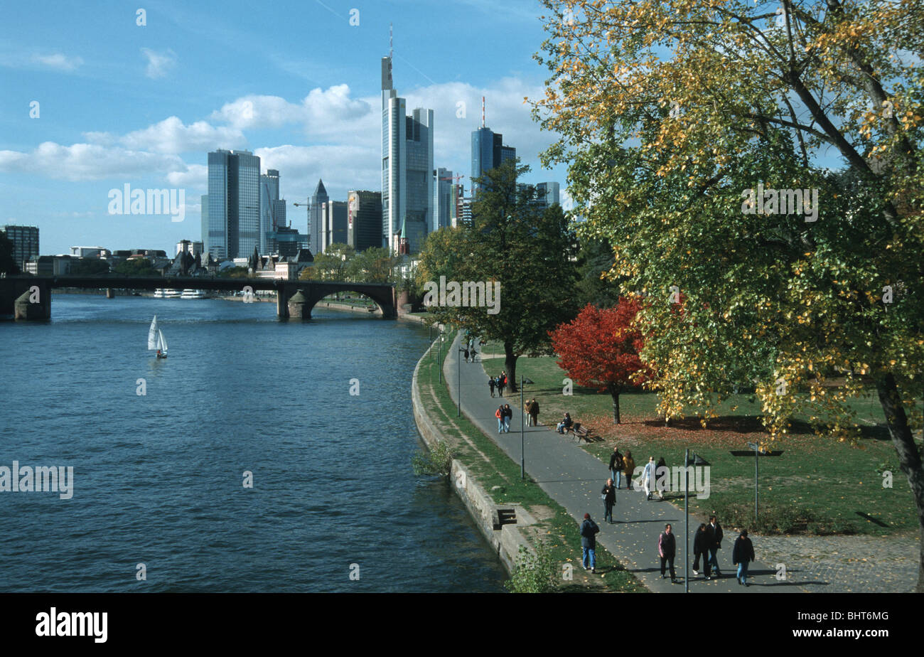 Francfort, Principal Principal, Skyline (Banken Hochhäuser) Rivière Main, Skyline (banques, les tours d'habitation) Banque D'Images