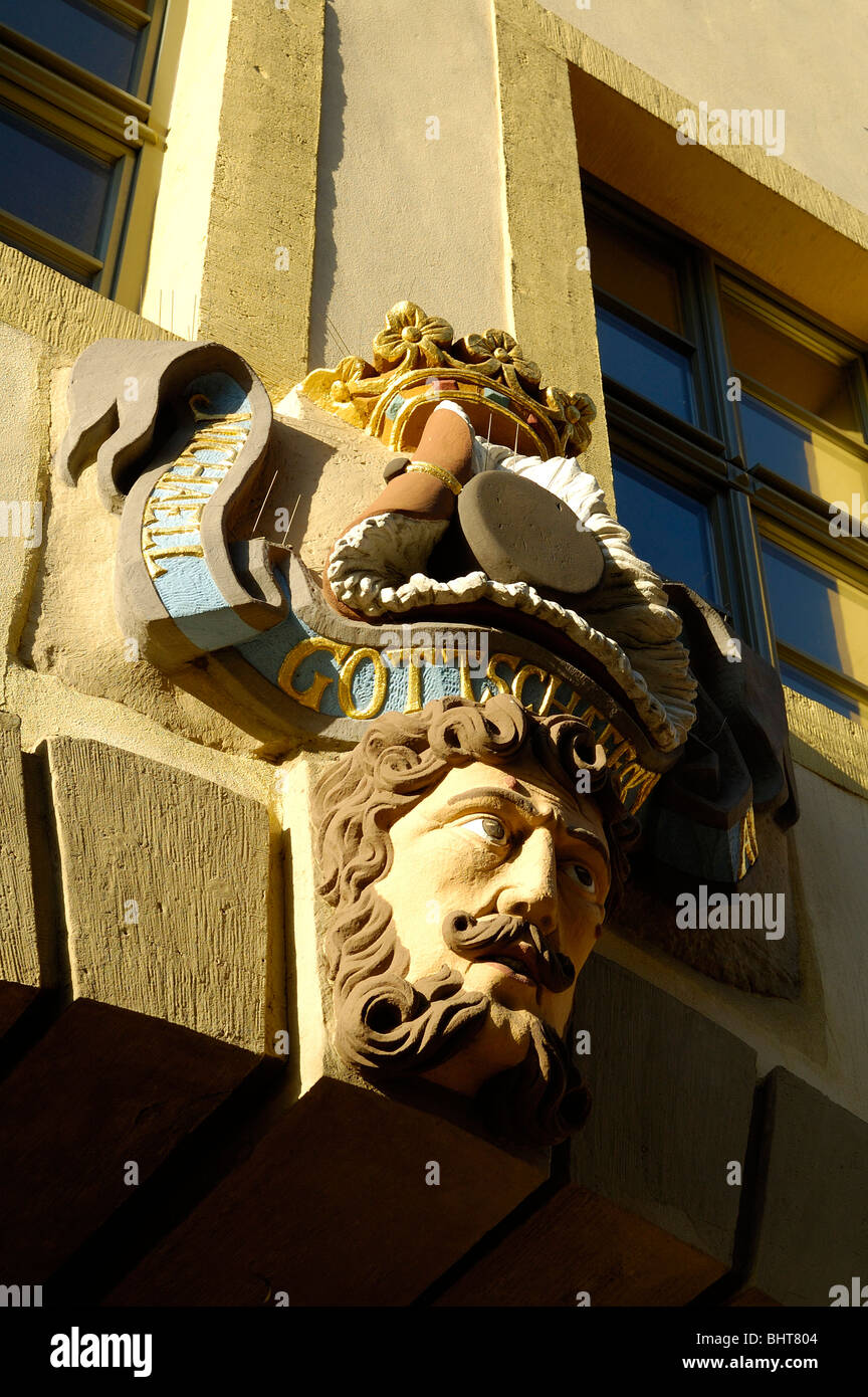 Erfurt, Reliefschmuck über Hauseingang dans der Marktstraße | Erfurt, décoration porte sur Banque D'Images