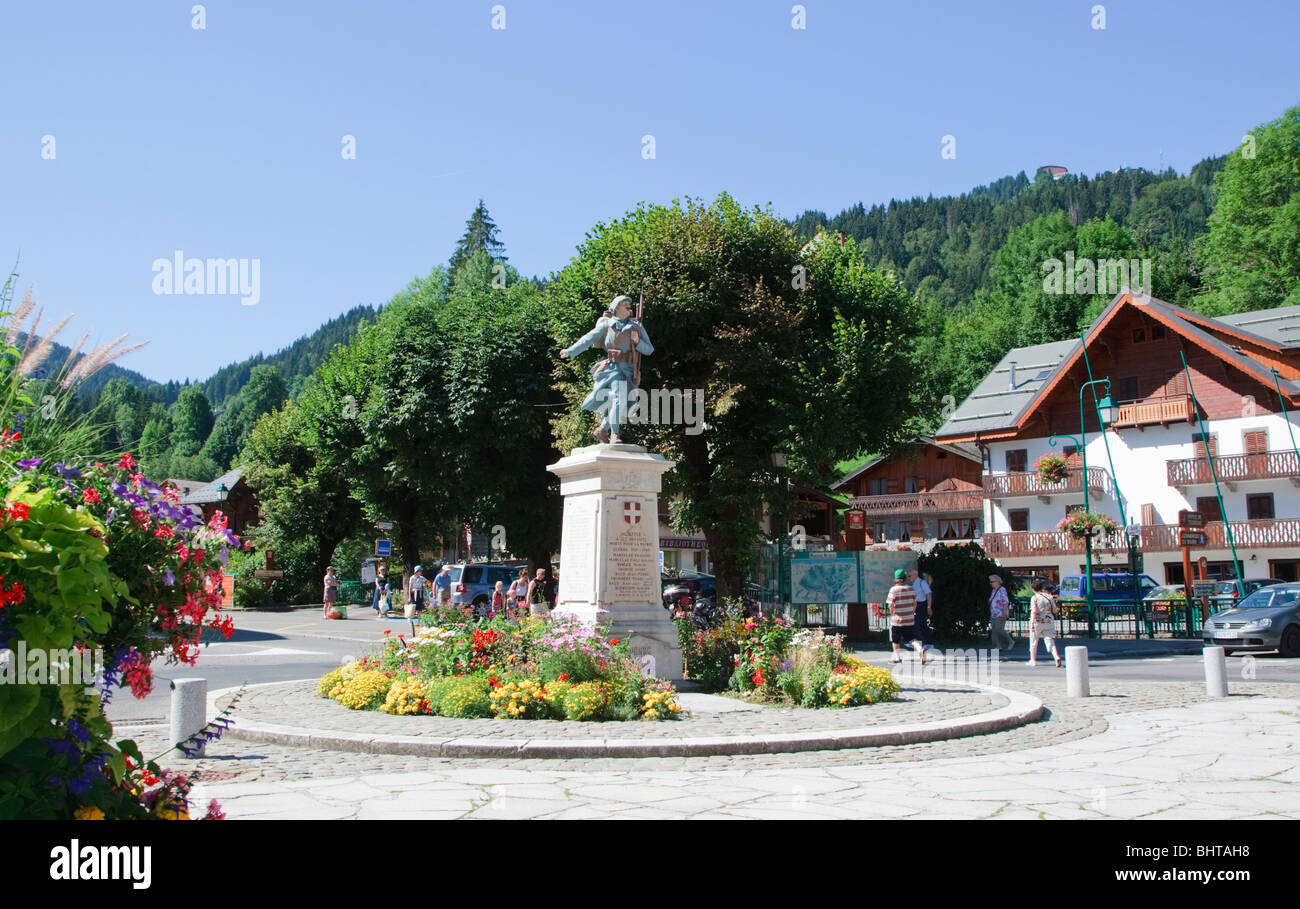 Monument commémoratif de guerre français aux hommes de Morzine qui sont morts pendant la première guerre mondiale Banque D'Images