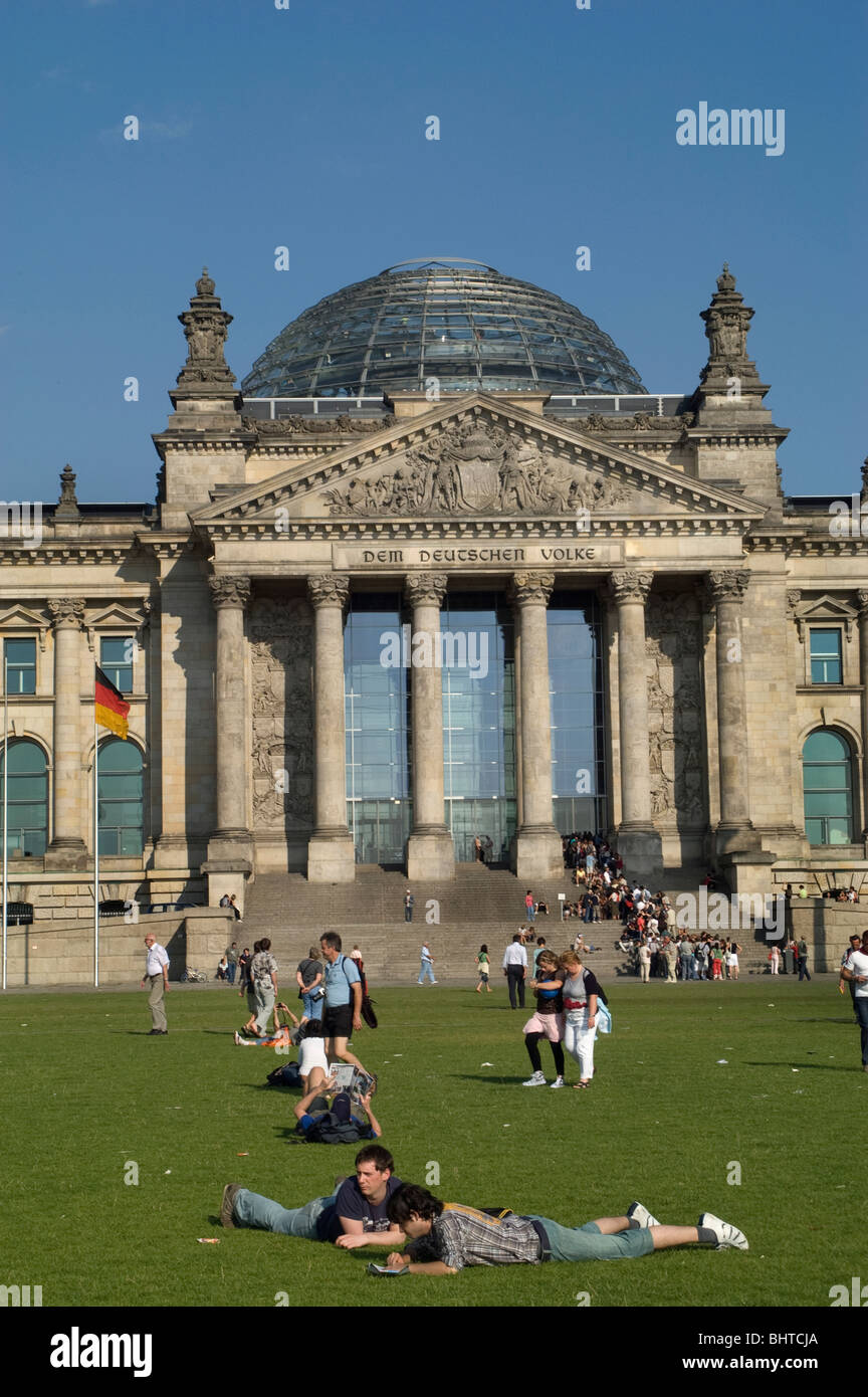 Reichstag, Reichstagsgebäude, Berlin qui abrite le Bundestag, la chambre basse du Parlement allemand, construit en 1894. Allemagne Banque D'Images