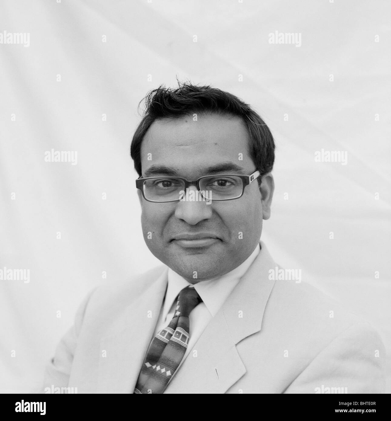 Psychiatre Raj Persaud au Guardian Hay Festival, Hay-on-Wye, au Pays de Galles, Royaume-Uni Banque D'Images Psychiatre Raj Persaud au Guardian Hay Festival, Hay-on-Wye, au Pays de Galles, Royaume-Uni Banque D'Images