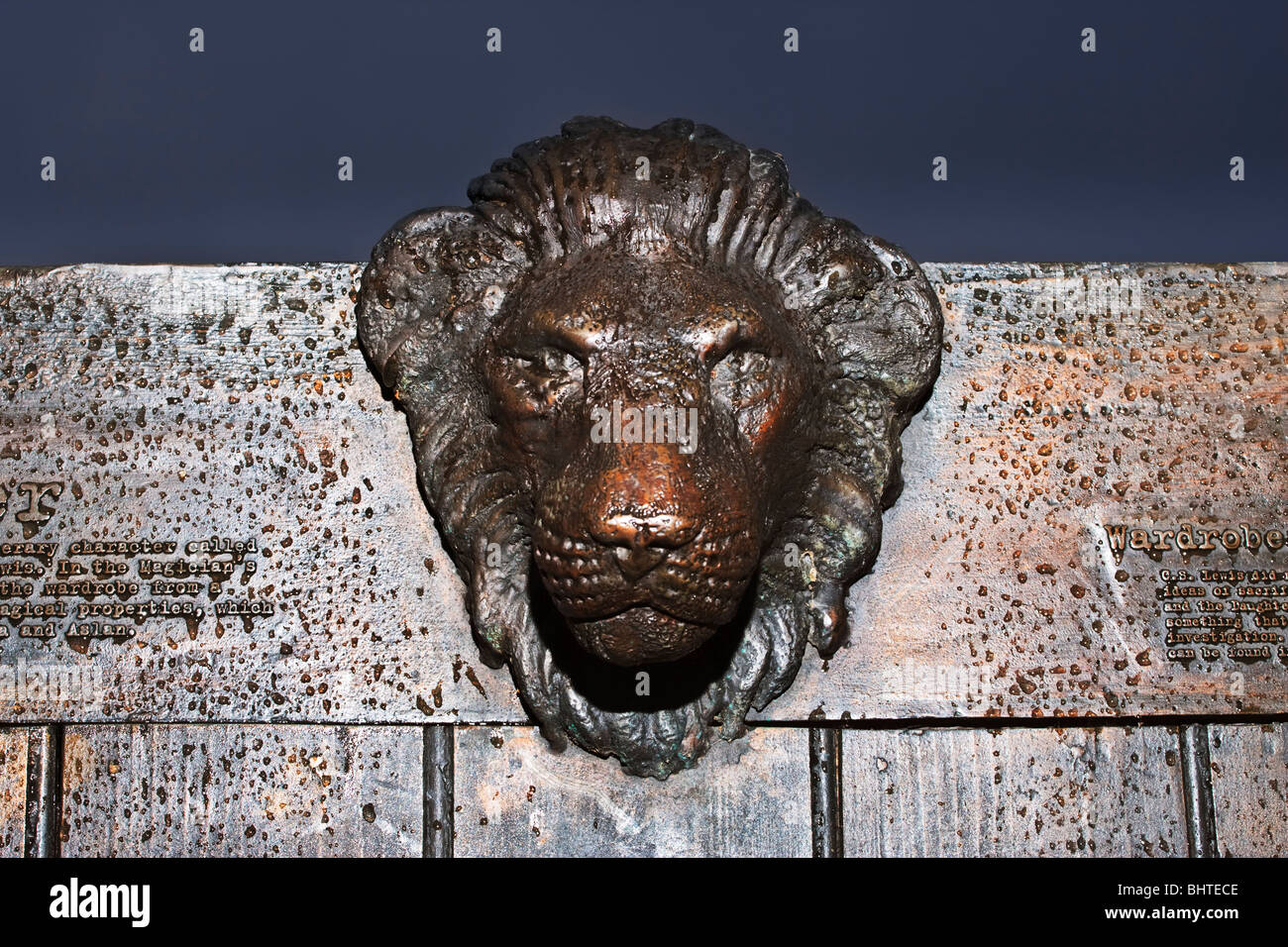 Sculpture d'Aslan le lion par Ross Wilson, de la C.S. Lewis 'Narnia' série, Holywood Arches, de Belfast, en Irlande du Nord Banque D'Images