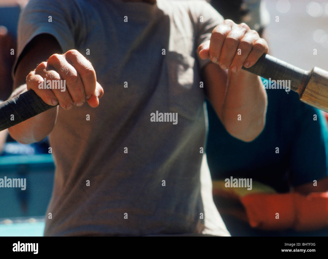 Les mains et les avirons de aviron rameuse Grand Canyon de la rivière Colorado, Dory Banque D'Images