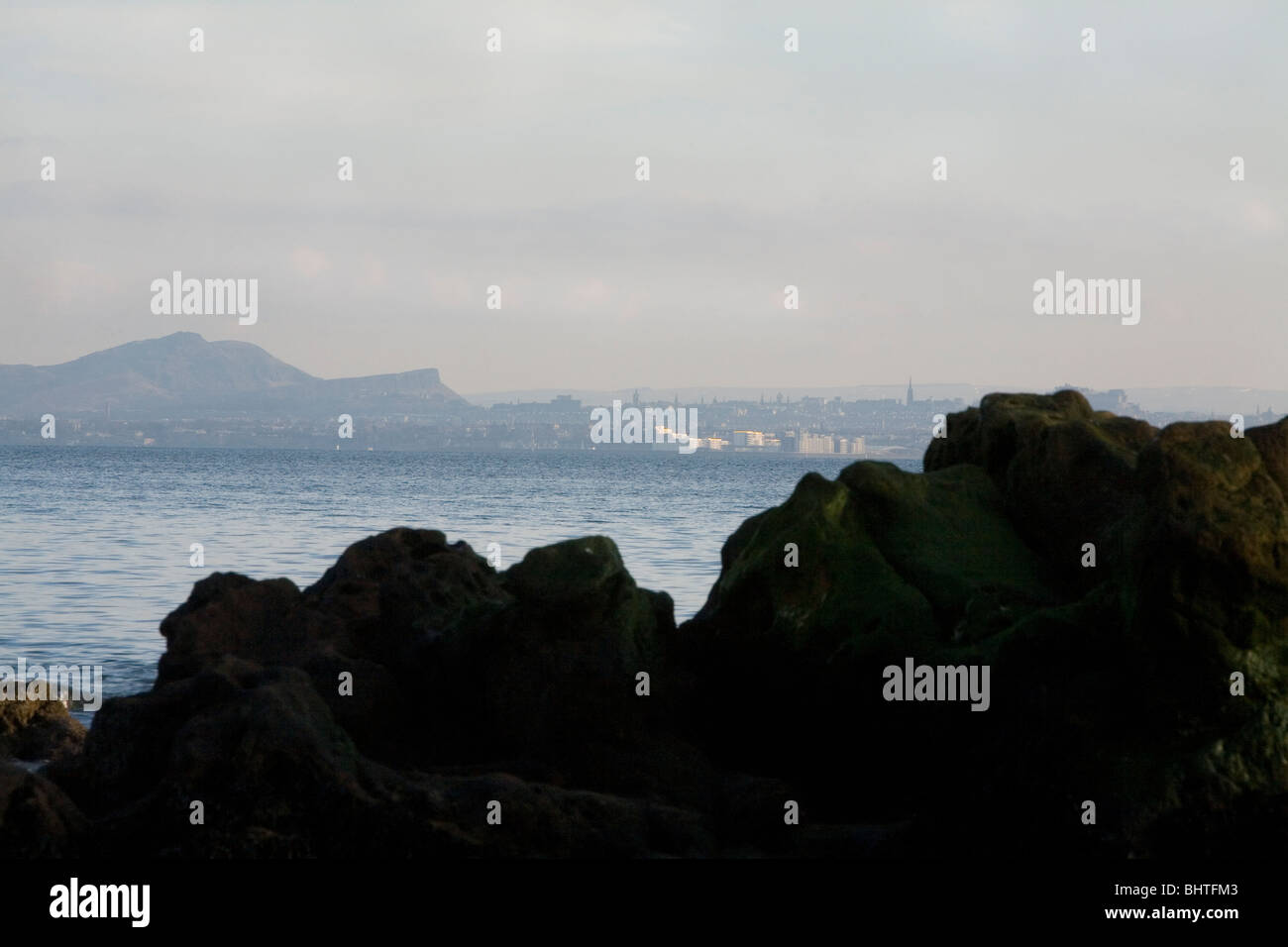 Vue sur la plage d'Édimbourg à Aberdour Banque D'Images