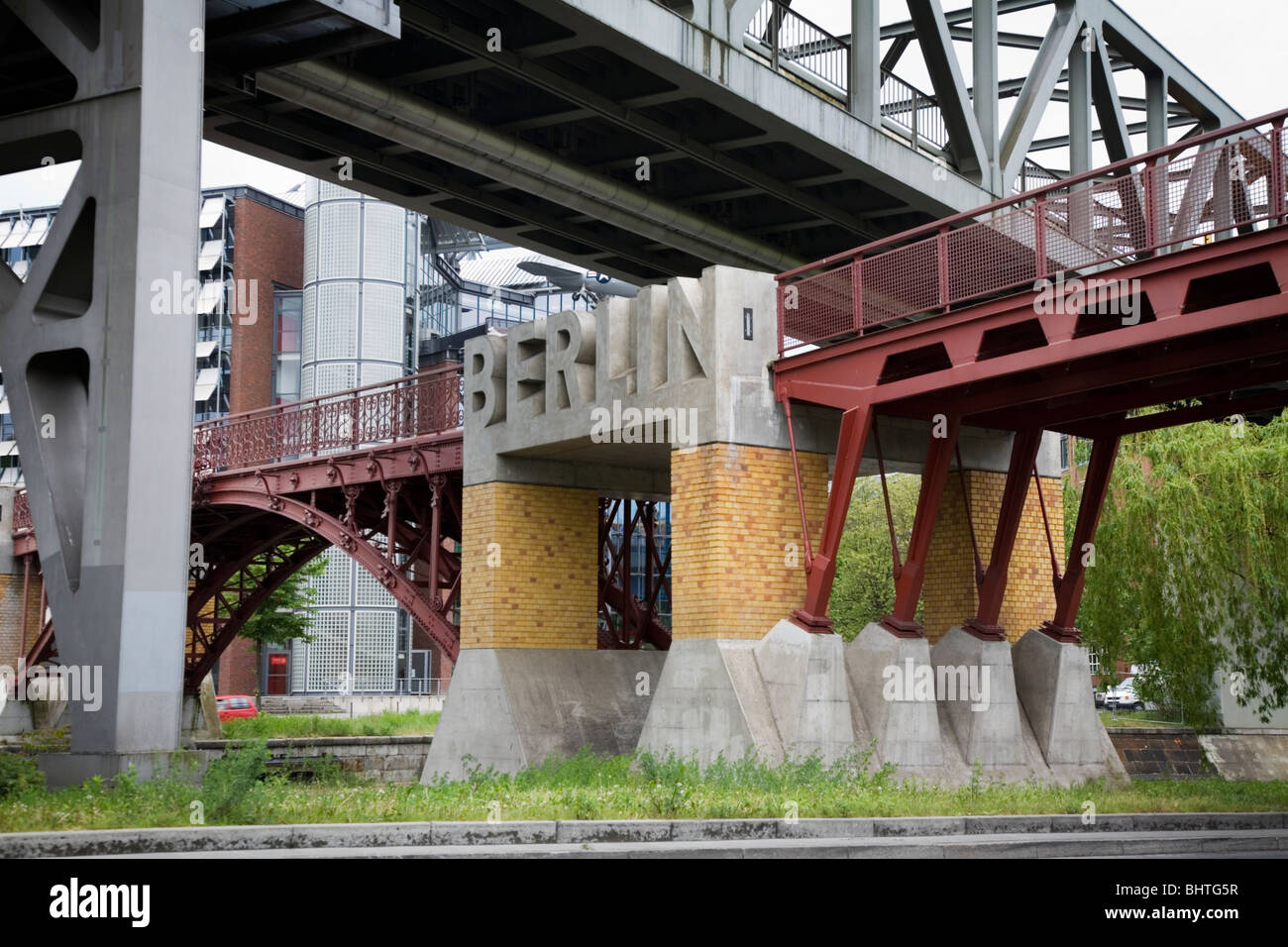 Pont d'accès au Musée allemand de la technologie de Berlin. Möckernbridge, Allemagne Banque D'Images
