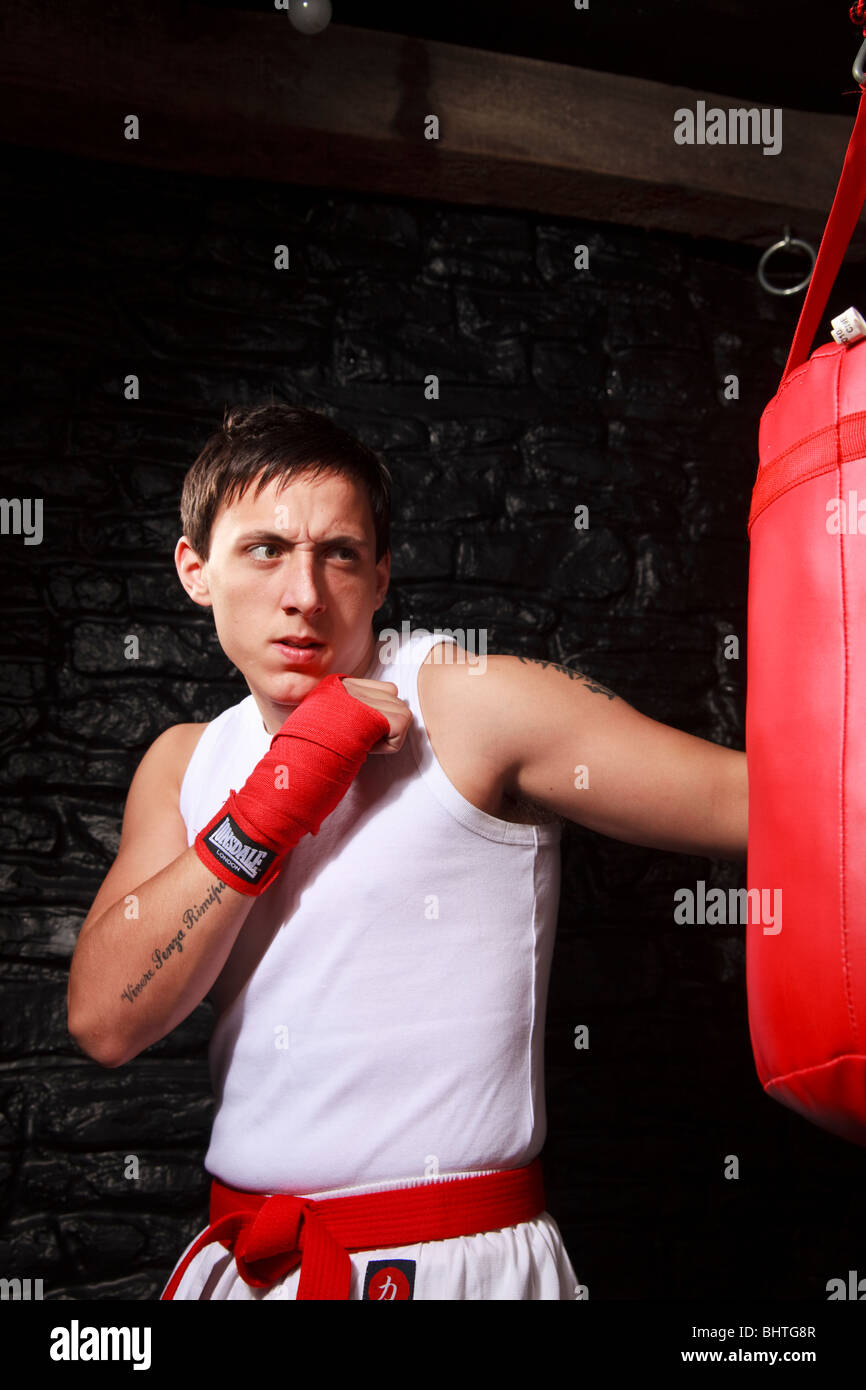 L'équipe de France championne d'arts martiaux karaté l'élaboration avec sac de sport à l'exercice et de garder la forme Banque D'Images