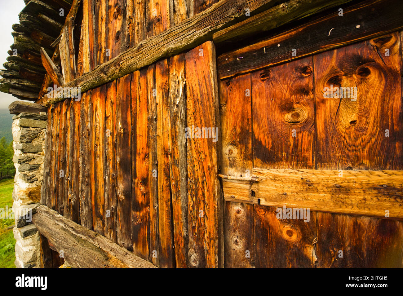 Détail de grenier en bois à Alpe Devero, Parco Naturale Veglia Devero, Piemonte, Italie Banque D'Images