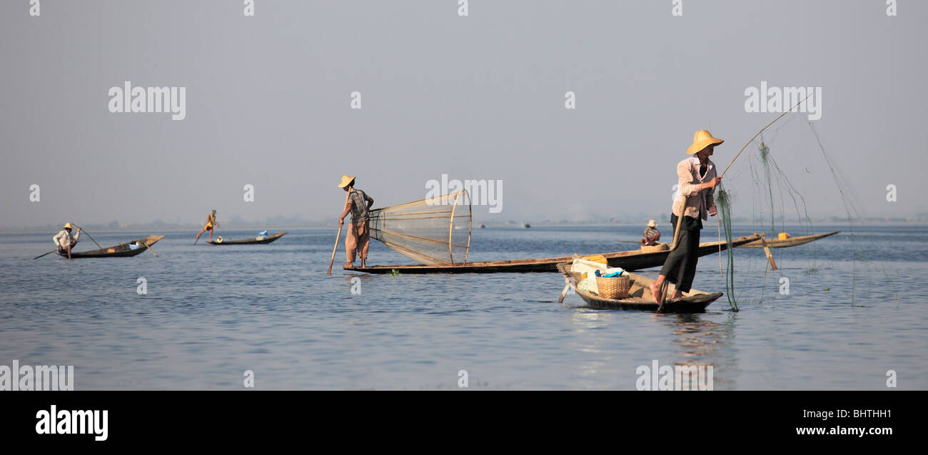 Le Myanmar, Birmanie, lac Inle, les pêcheurs, les rameurs de la jambe, l'État de Shan, Banque D'Images