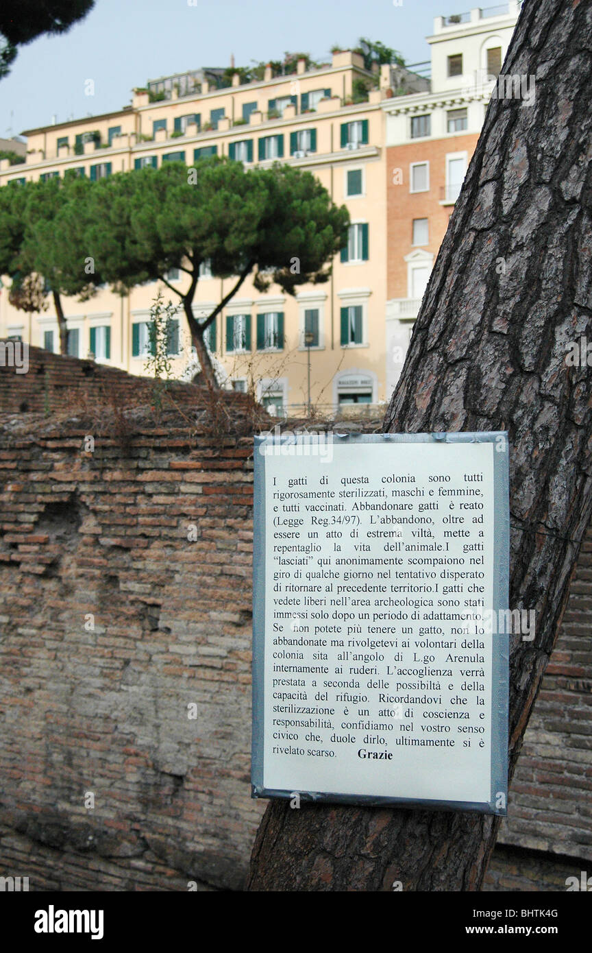 Sanctuaire des chats sign in Largo Argentina Rome Banque D'Images