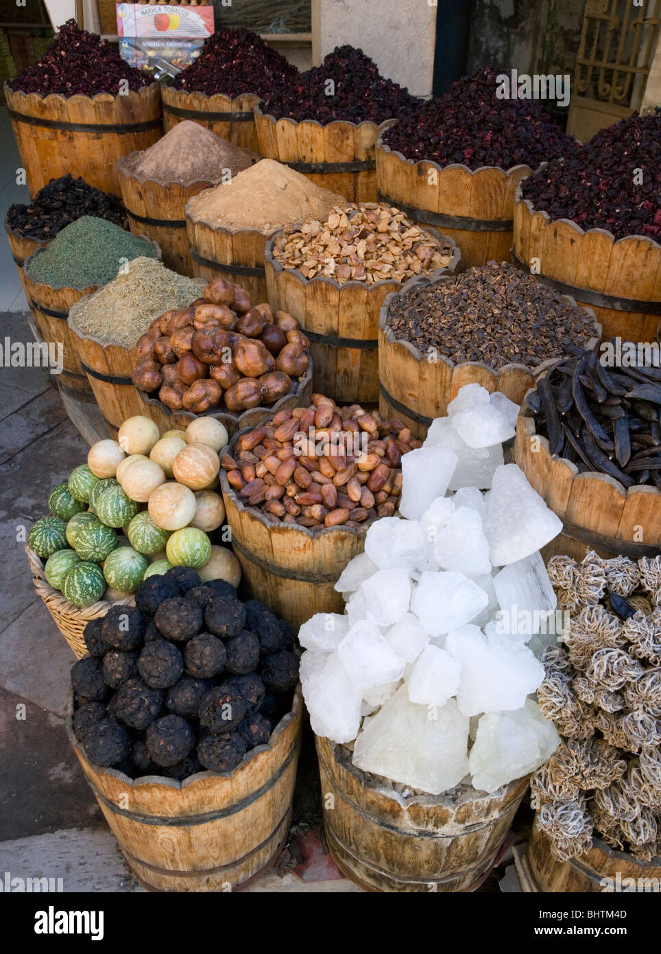 Les épices au bazar local à Louxor, Égypte. Banque D'Images