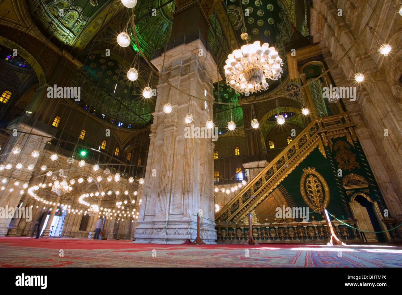 L'intérieur de la mosquée de Mohamed Ali dans la Citadelle de Saladin au Caire, Égypte. Banque D'Images