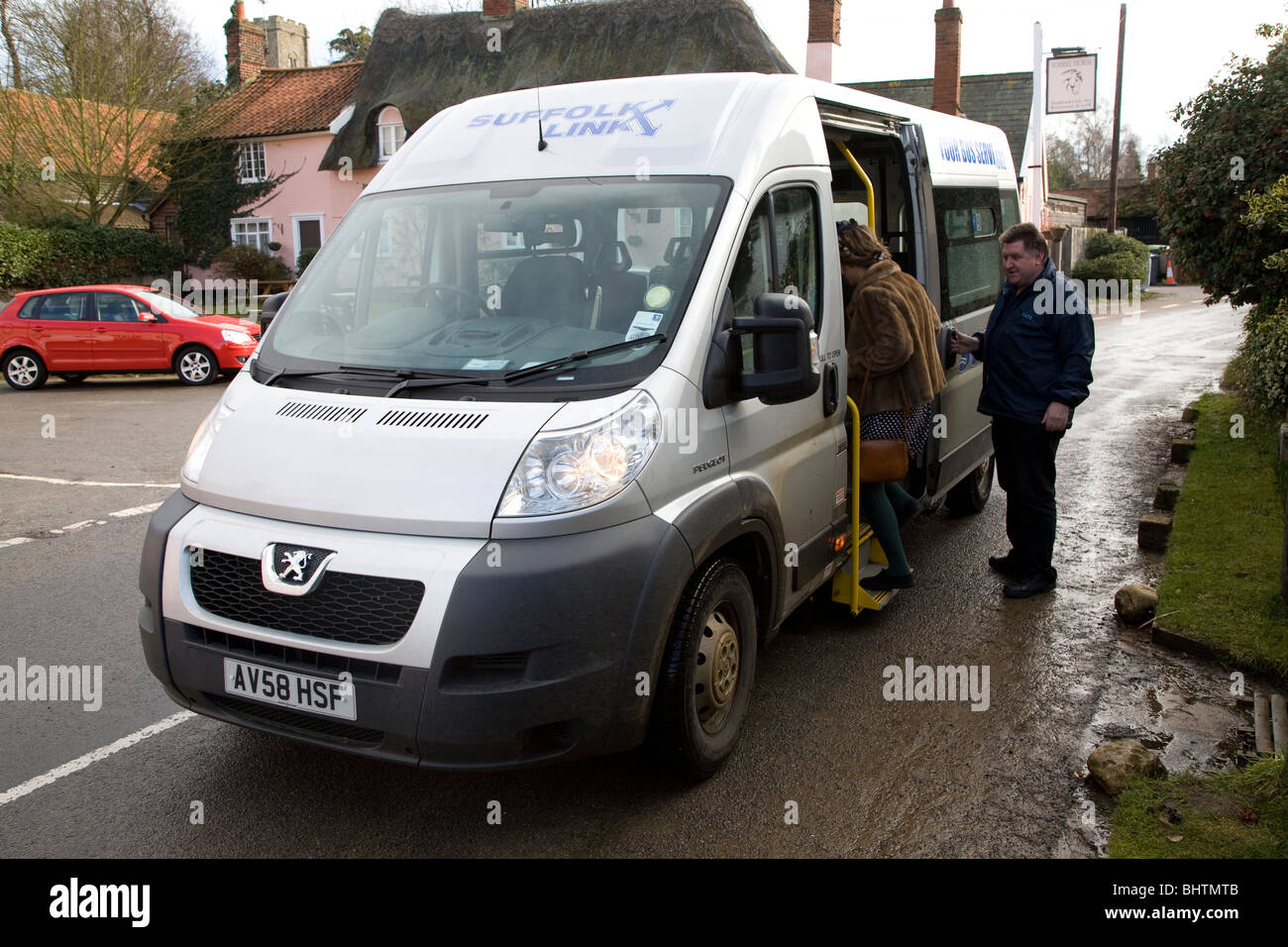 Communauté à la demande de transport rural Lien Suffolk service minibus bus Angleterre Suffolk Shottisham Banque D'Images