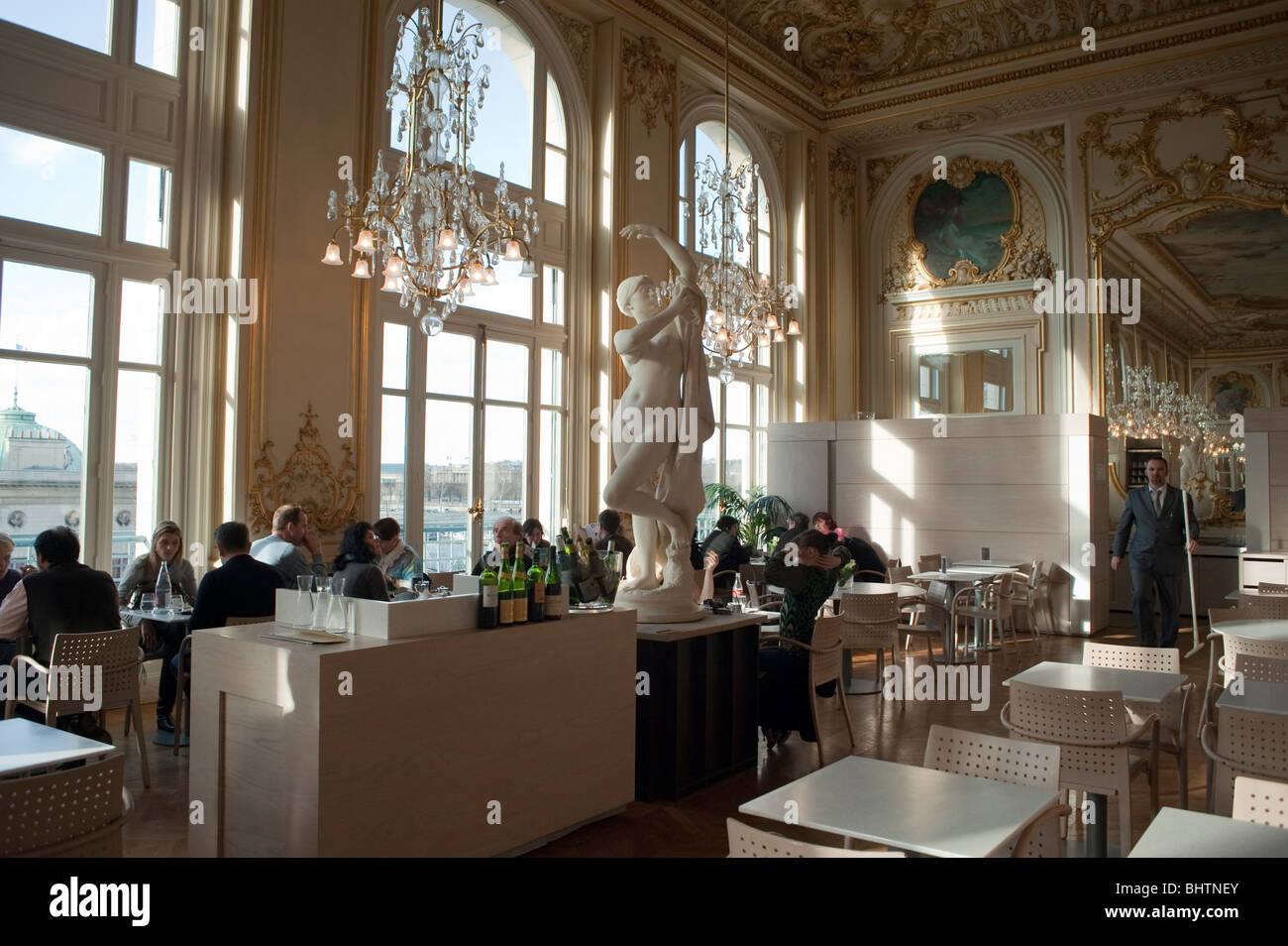 Paris, France - Restaurant français à l'intérieur du Musée d'Orsay, beaux-arts à l'intérieur de la salle à manger Banque D'Images