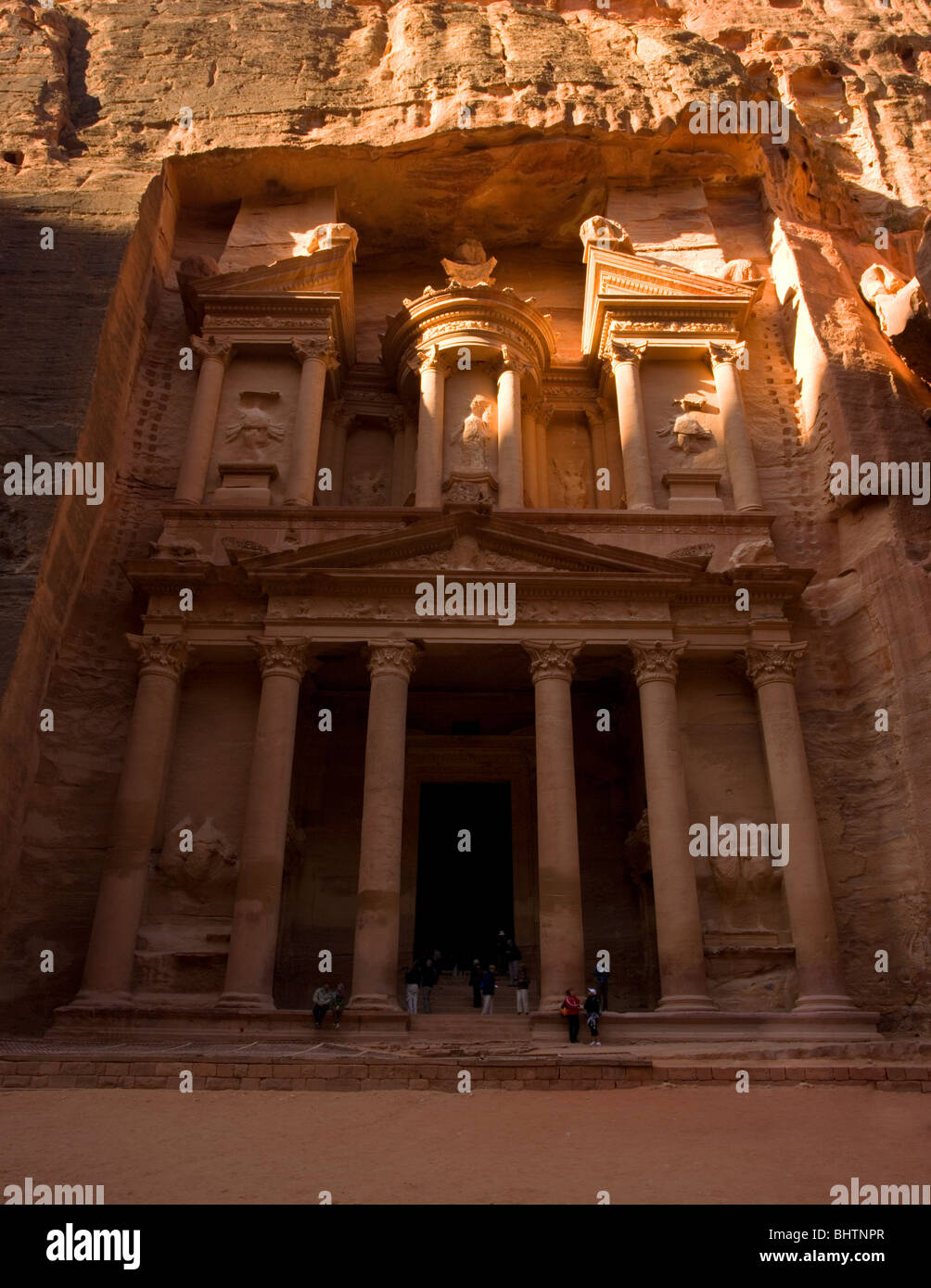 Le Conseil du Trésor ou Khaznah Al à l'ancienne rose city rouge de Petra à Wadi Musa, la Jordanie. Banque D'Images