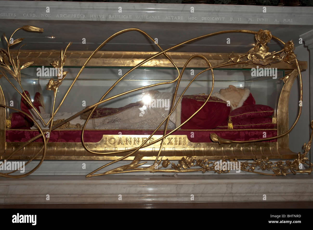 Tombe Et Le Corps Du Pape Jean XXIII Roncalli Dans La Basilique Saint tombe-et-le-corps-du-pape-jean-xxiii-roncalli-dans-la-basilique-saint