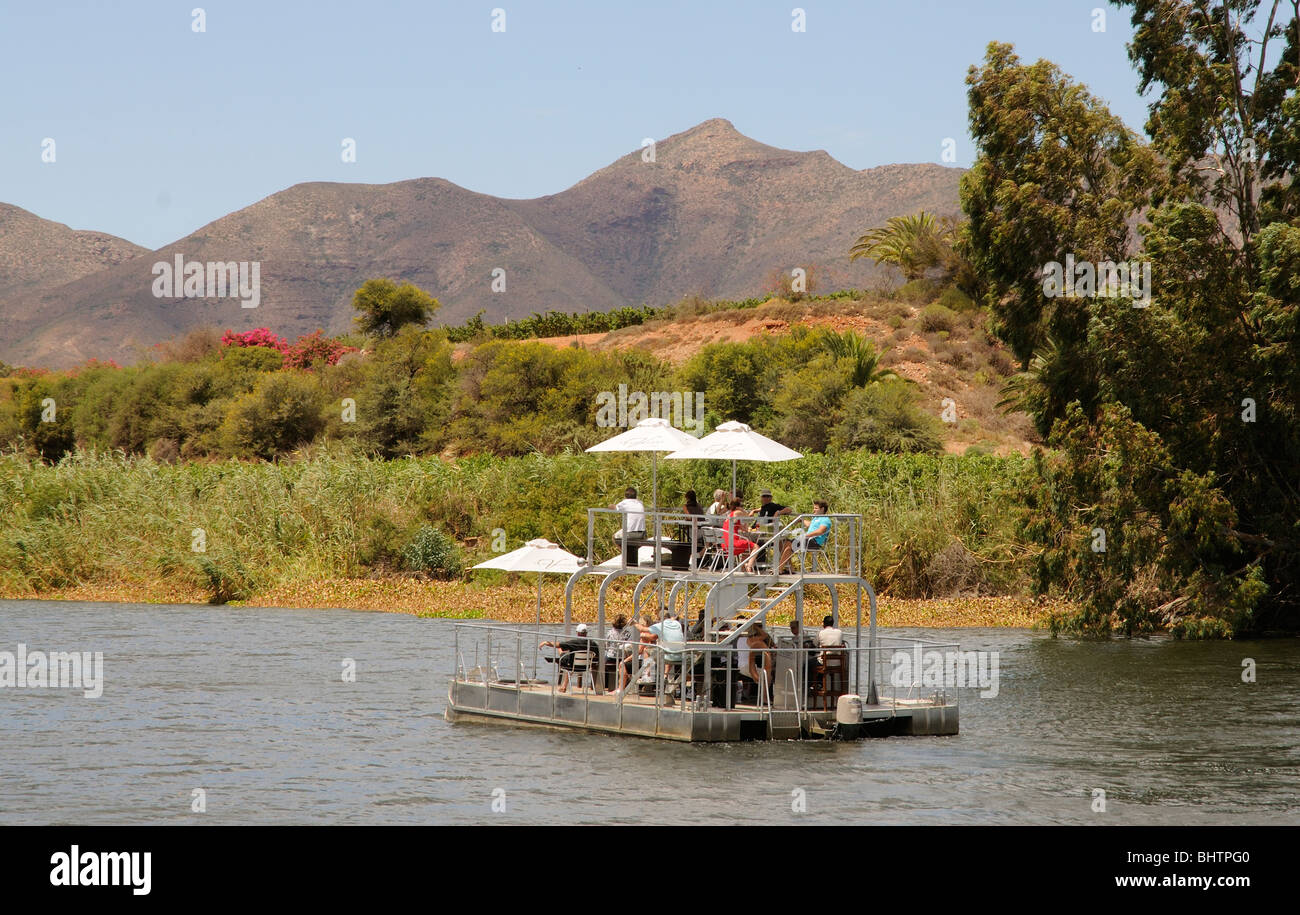 Excursion en bateau de la rivière Breede passant vignobles et montagnes entre Worcester et Roberstson Western Cape Afrique du Sud Banque D'Images