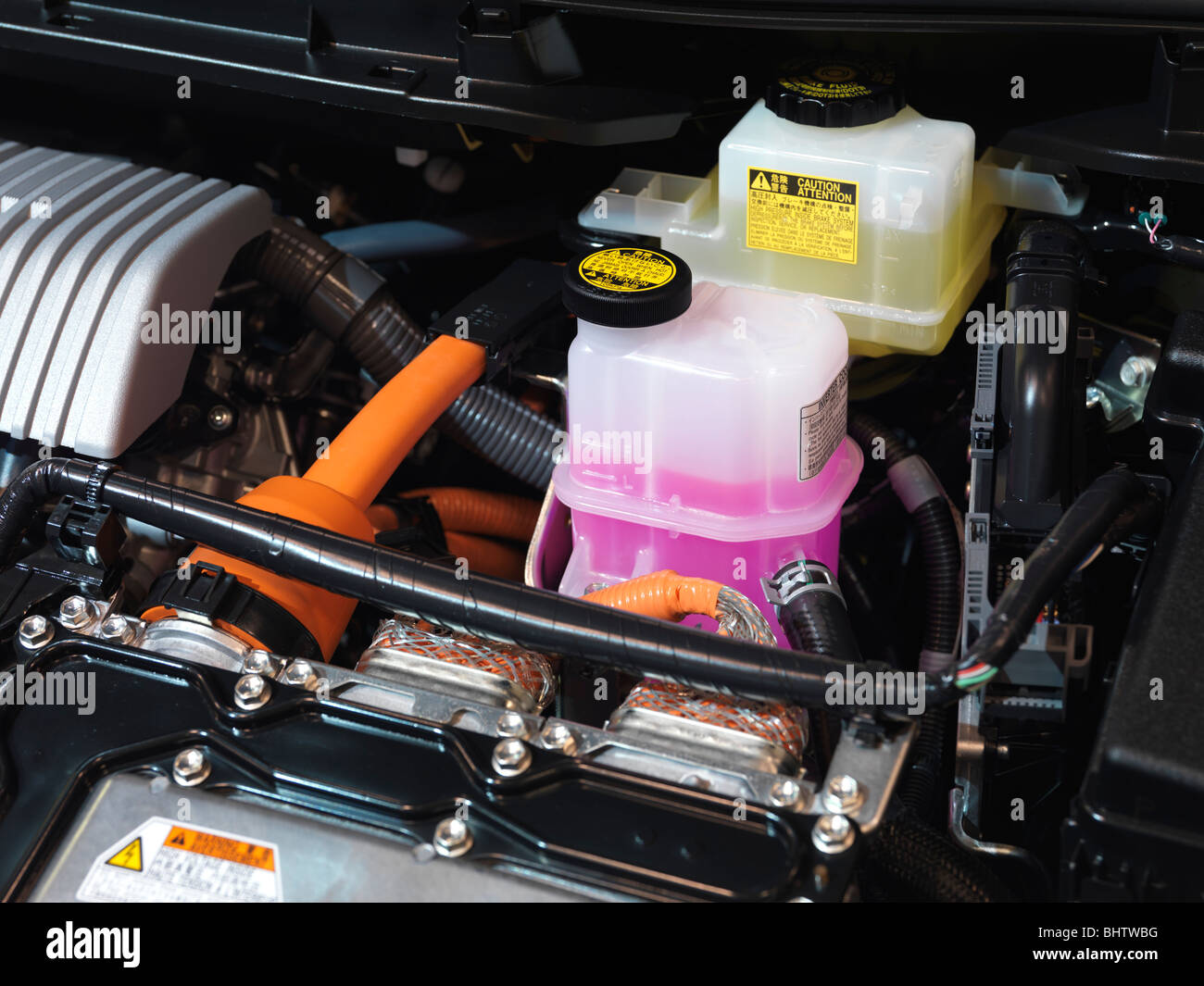 2010 Toyota Prius hybride de liquide de frein moteur et de liquide de  refroidissement de l'onduleur Photo Stock - Alamy