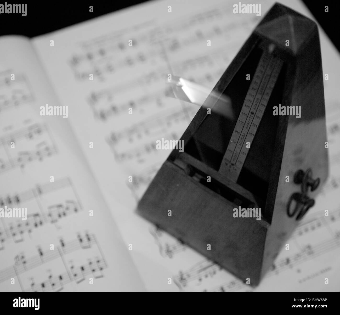 Mouvement d'une aiguille métronome Banque D'Images