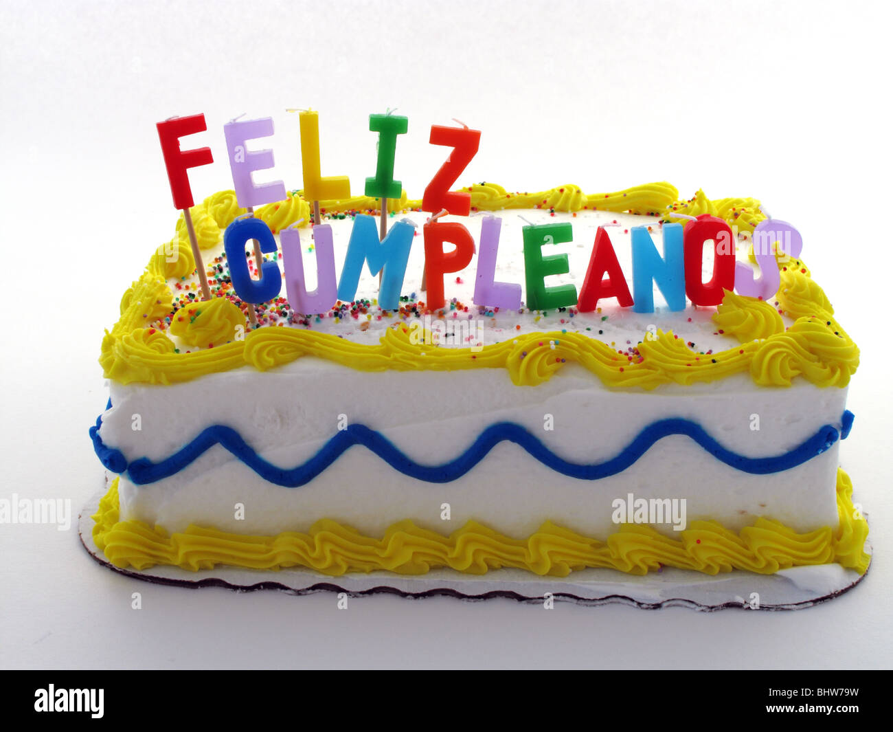 joyeux anniversaire en espagnol gateau Gateau D Anniversaire Avec Bougies Espagnol Photo Stock Alamy joyeux anniversaire en espagnol gateau