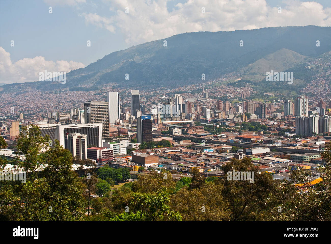 La Colombie, l'aperçu du centre-ville de Medellin, y compris l'Édifice de l'aiguille à coudre Banque D'Images