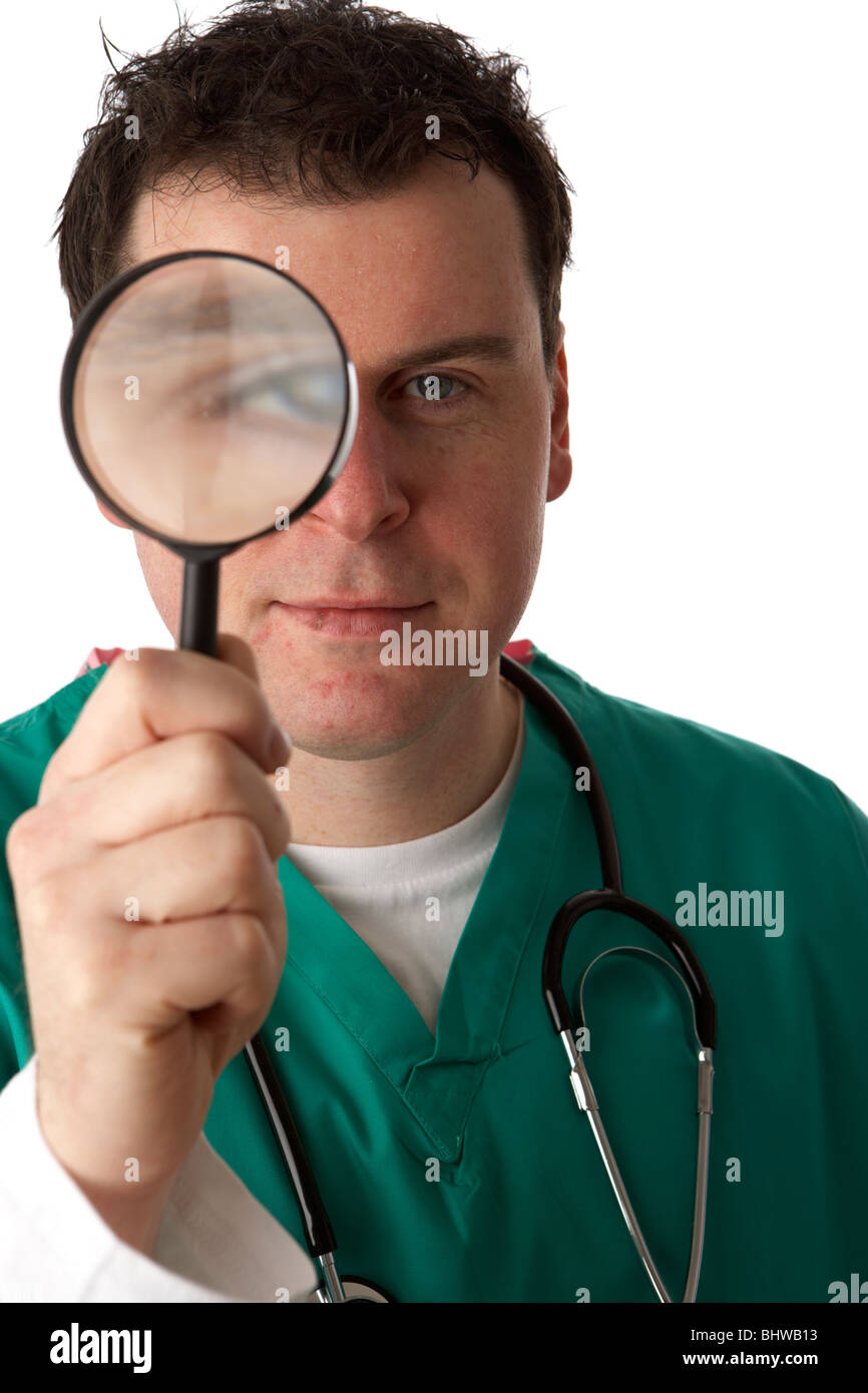 Man wearing scrubs medical holding magnifying glass Banque D'Images