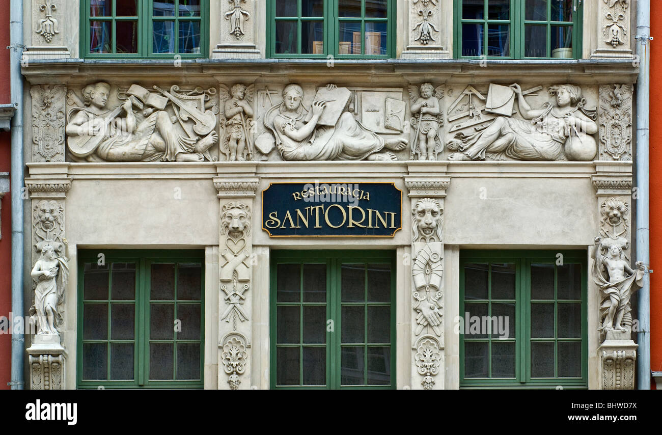 Bas relief à la rue Długi Targ (longue) du marché, à Gdańsk Pomorskie, Pologne Banque D'Images