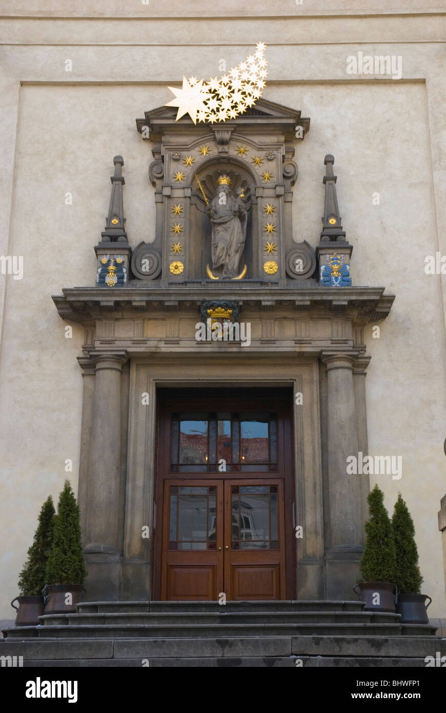 Porte de Panna Maria Vitezna Bamibino di Praga contenant de l'église un lieu de pèlerinage Prague République Tchèque Europe Banque D'Images