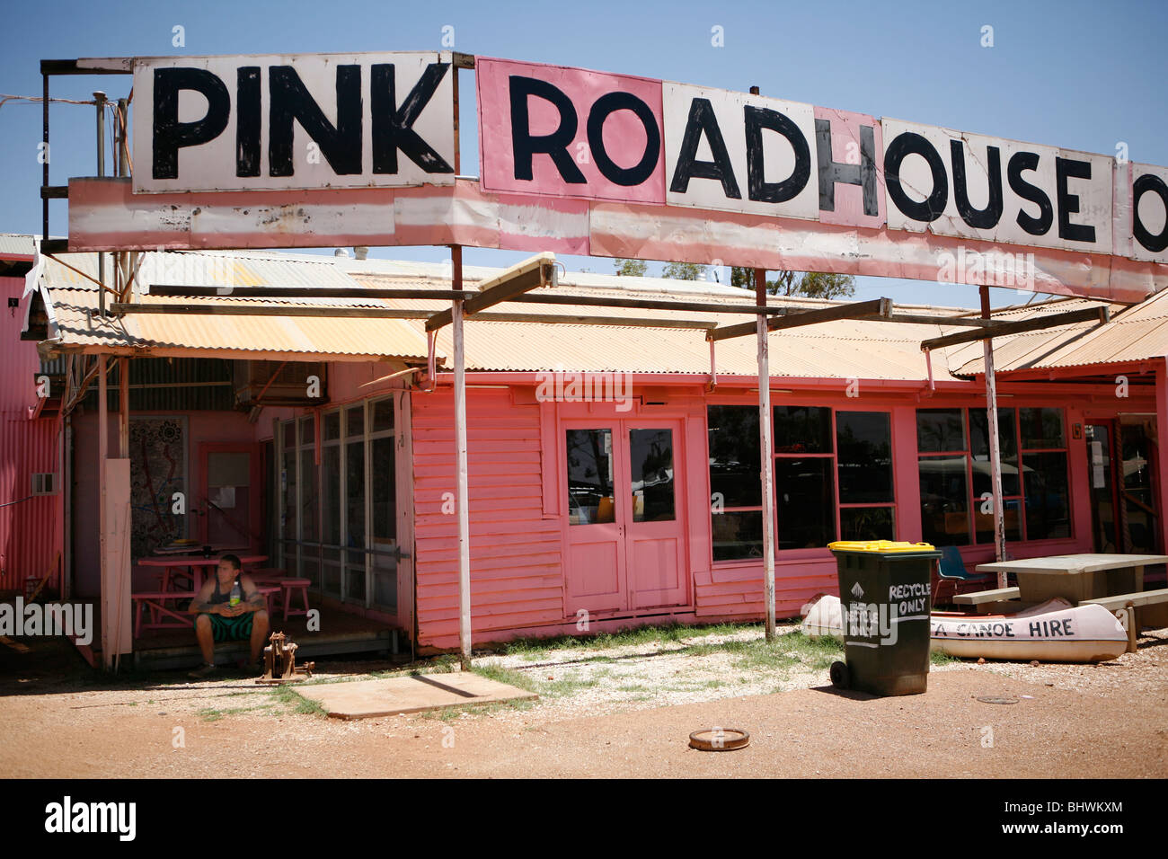 Cafe, Chemin Pink House, avec un ordinateur portable, dans l'Outback Banque D'Images