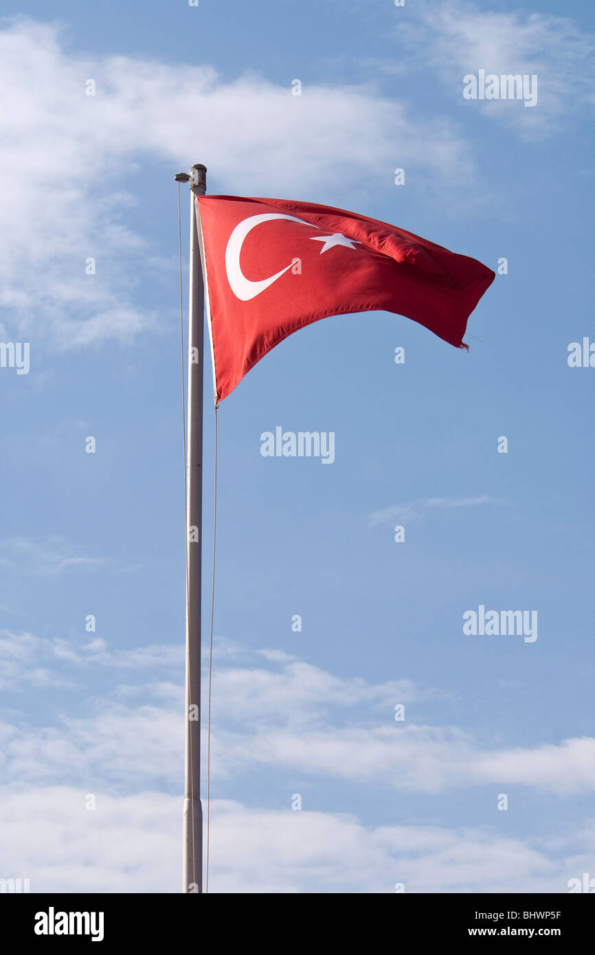 Battant pavillon turc sur un mât Banque D'Images