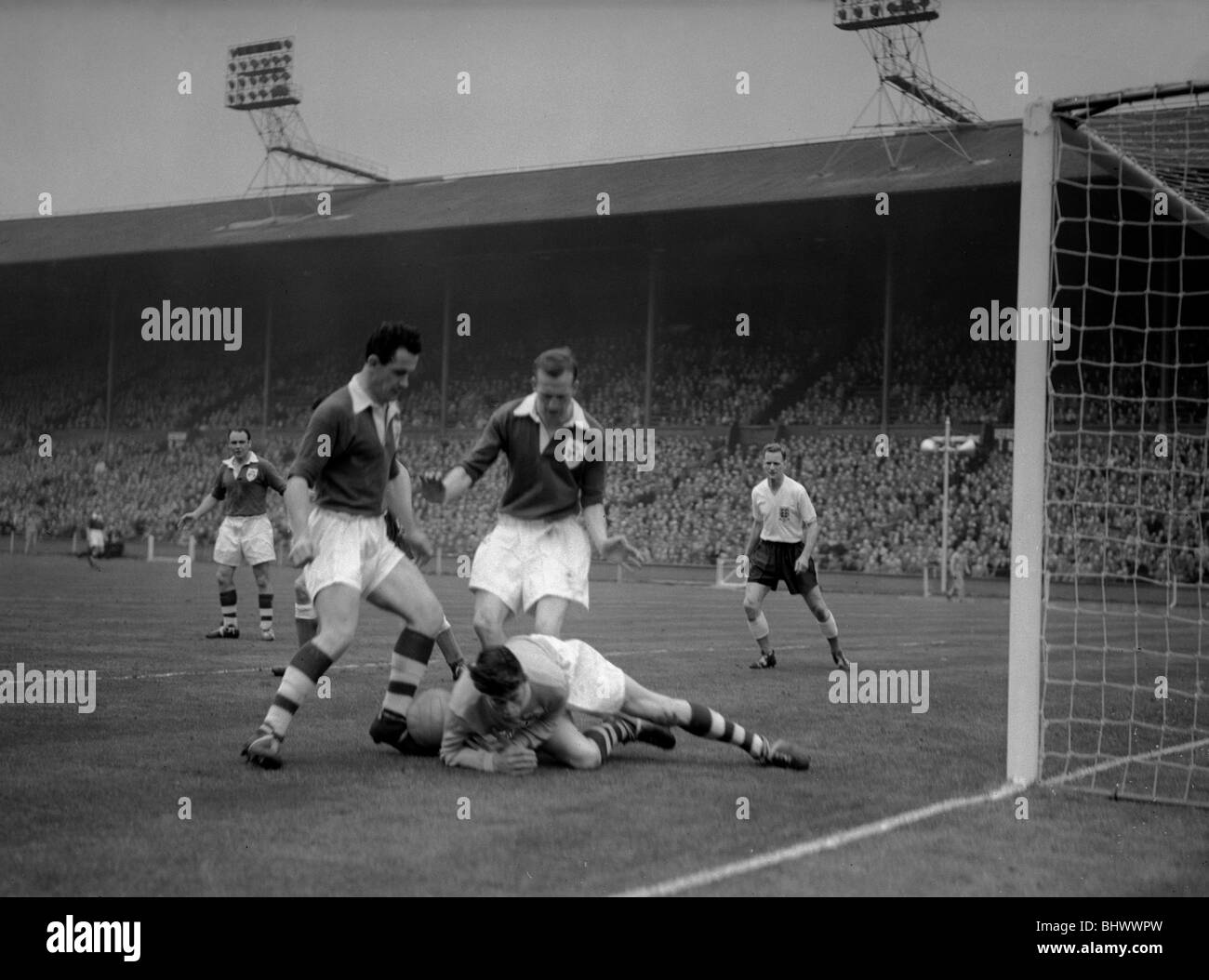 Match de qualification pour la Coupe du Monde 1958 au Stade de Wembley. Angleterre 5 v République d'Irlande 1. Paire irlandais gerry Mackey et Don Donovam Banque D'Images