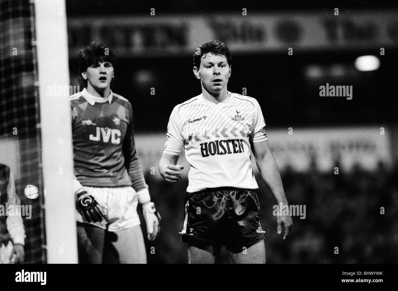 Arsenal v Tottenham Hotspur demi-finale de Coupe de Ligue de deuxième manche replay à White Hart Lane 4 mars 1987. Clive Allen et John Lukic Banque D'Images