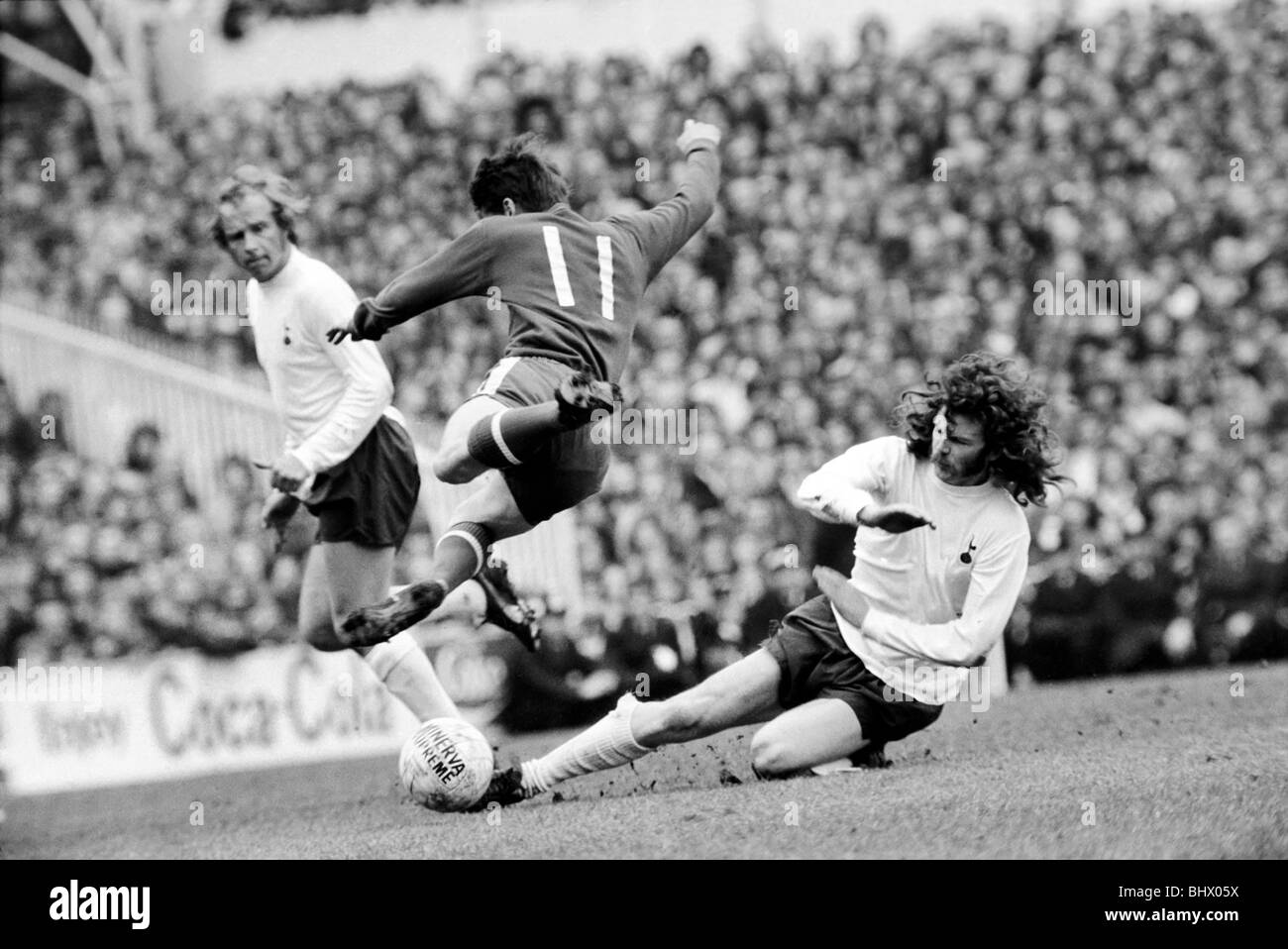 Division de la Ligue anglaise l'un match à White Hart Lane. 2 Tottenham Hotspur v Chelsea 0. Joueurs Spurs Phil Beal (à gauche) et Alfie Banque D'Images