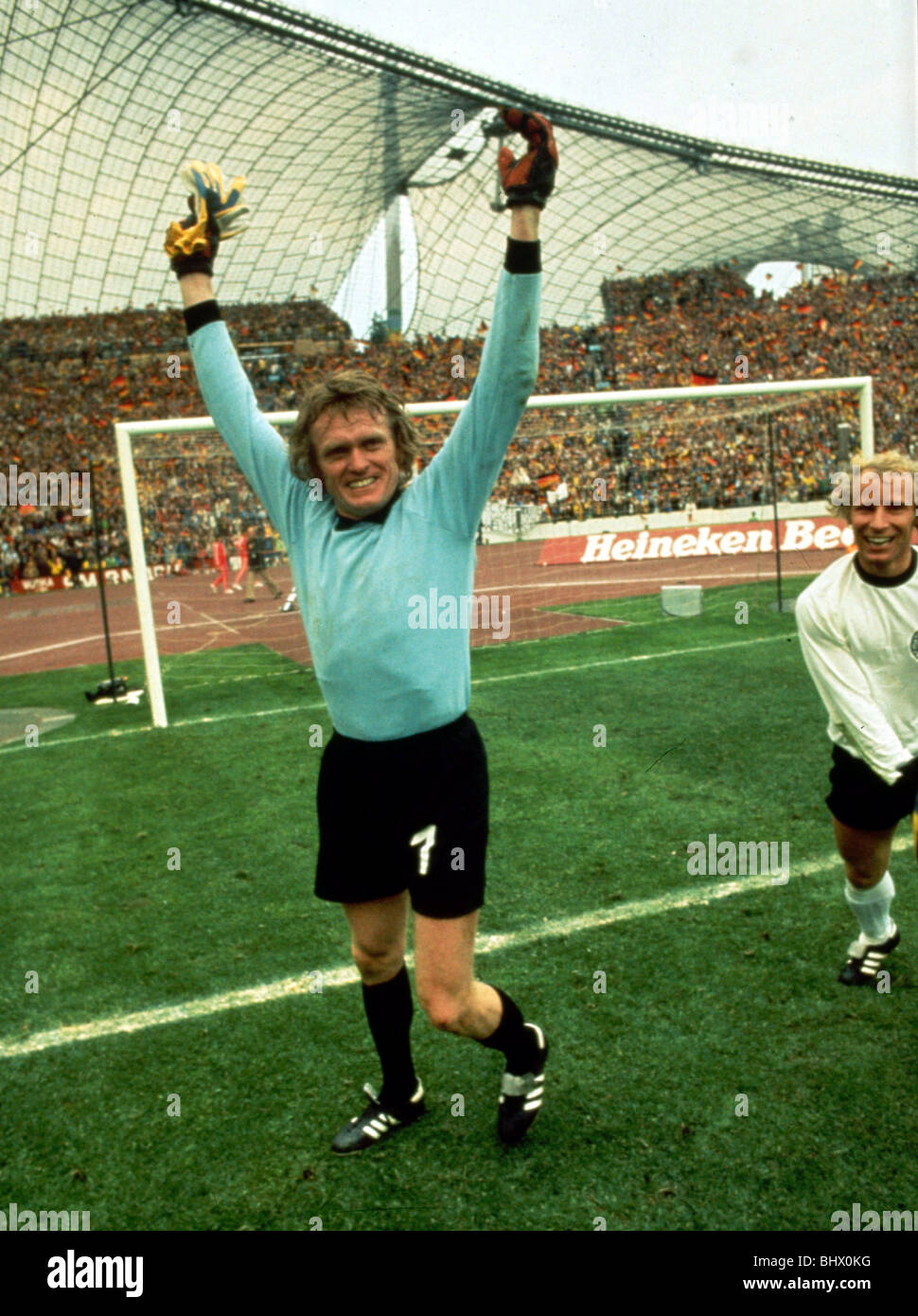 Finale de la Coupe du Monde 1974 au Stade olympique de Munich. L'Allemagne de l'Ouest 2 v Holland 1. Le gardien allemand Sepp Maier de l'Ouest et Berti Banque D'Images