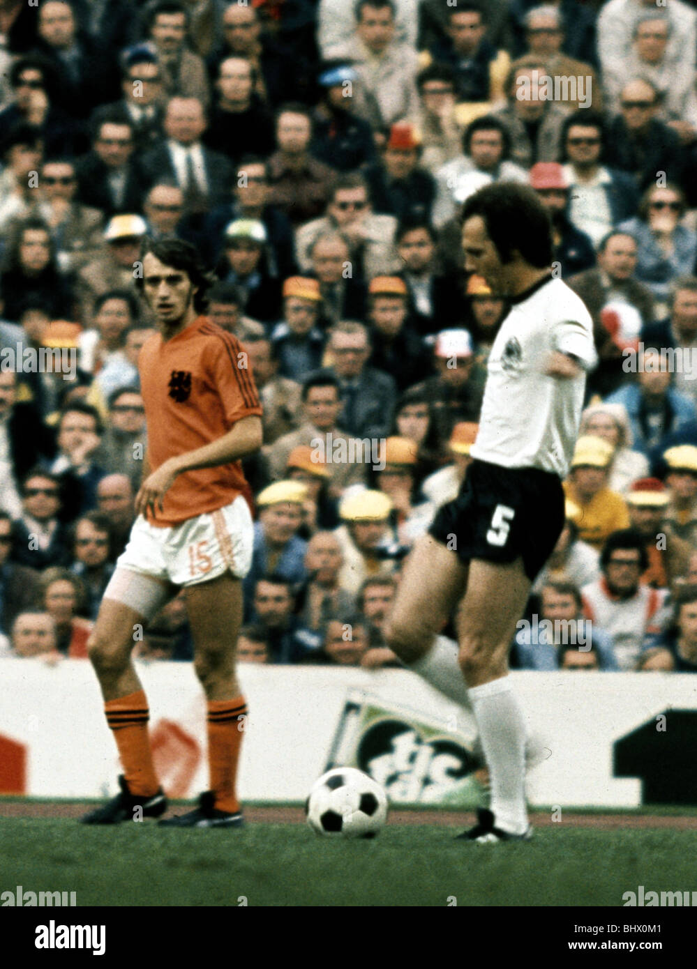 Franz Beckenbauer (Allemagne de l'Ouest) en finale de la Coupe du Monde contre la Hollande le score final était l'Allemagne de l'Ouest 2 Hollande 1 Juillet 1974 Banque D'Images