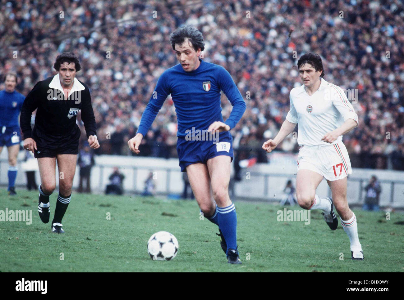 Italie v Coupe du Monde de football 1978 Hongrie Italie Bettega avec Pusztai Photo Stock Alamy