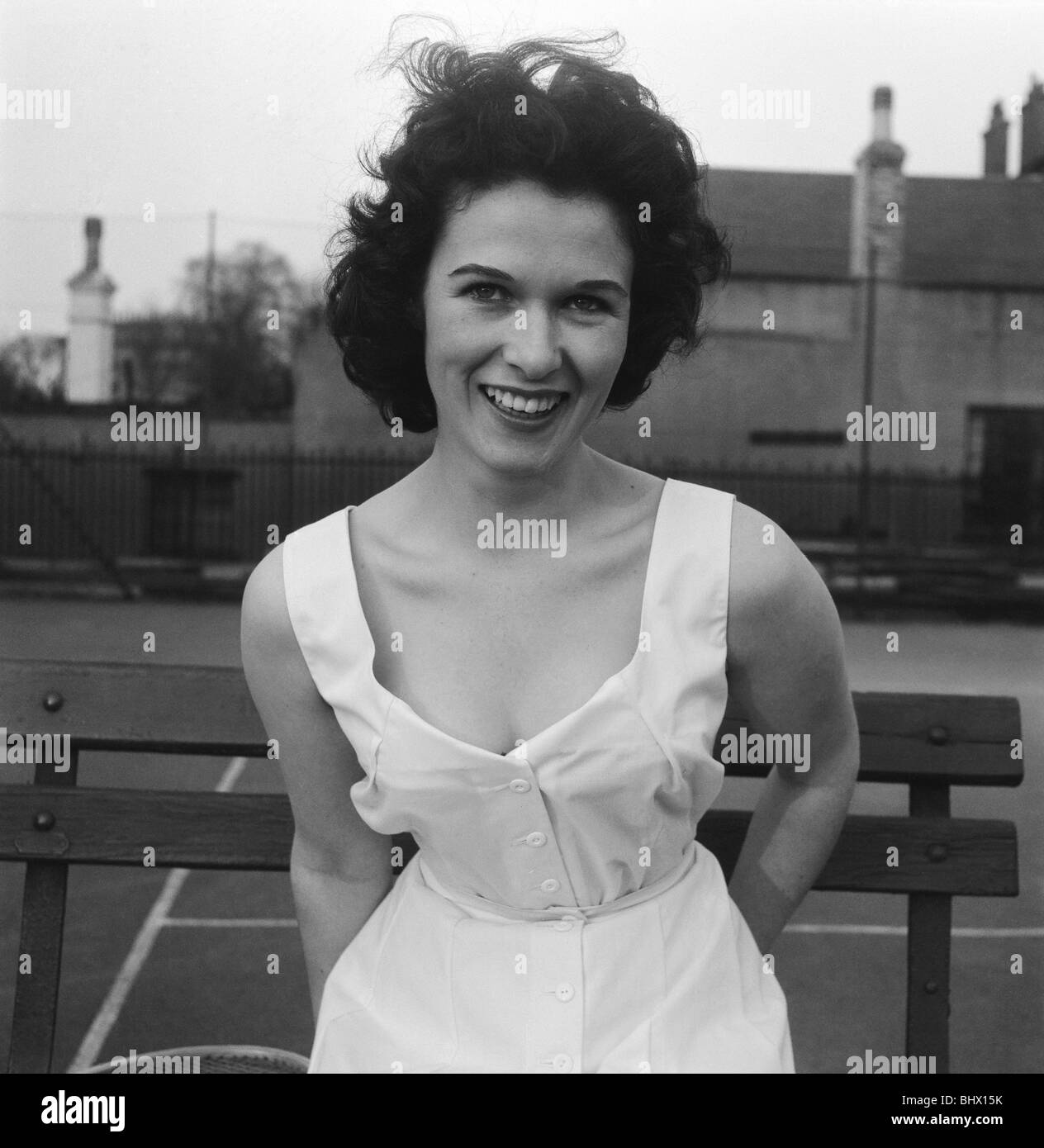 Norma Parnell (20), actrice et mannequin portant romper outfit qui a été  conçu par l'ancien champion de tennis Fred Perry, 8e avril 1958 Photo Stock  - Alamy