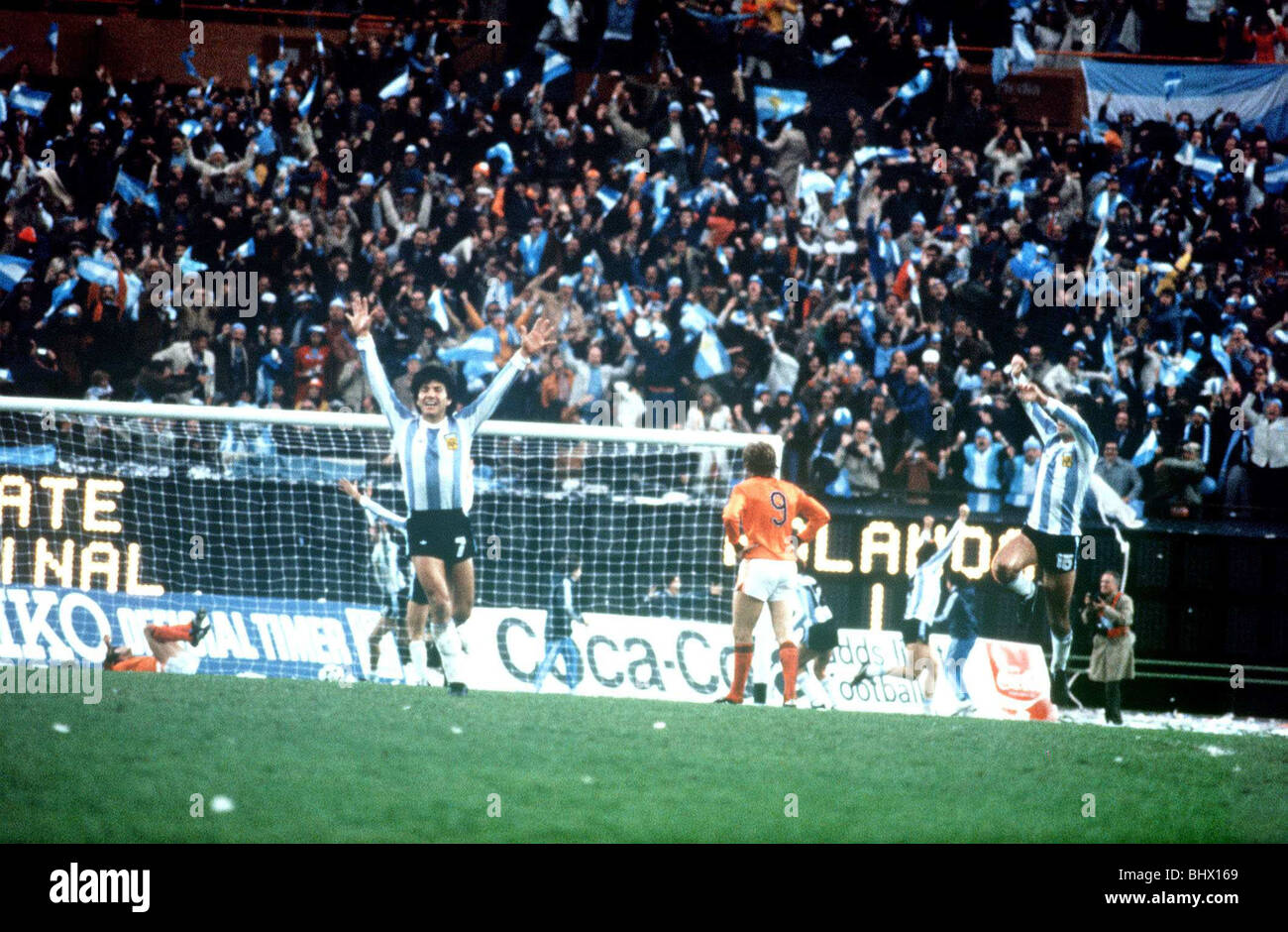 Holland v finale de la Coupe du Monde 1978 Argentine Argentine célébrer Mario Kempes but en temps supplémentaire Banque D'Images