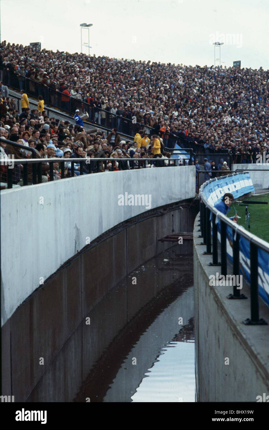 Groupe 1 de la Coupe du Monde 1978 France 1 Italie 2 Les douves autour du terrain dans le stade de Mar del Plata Banque D'Images