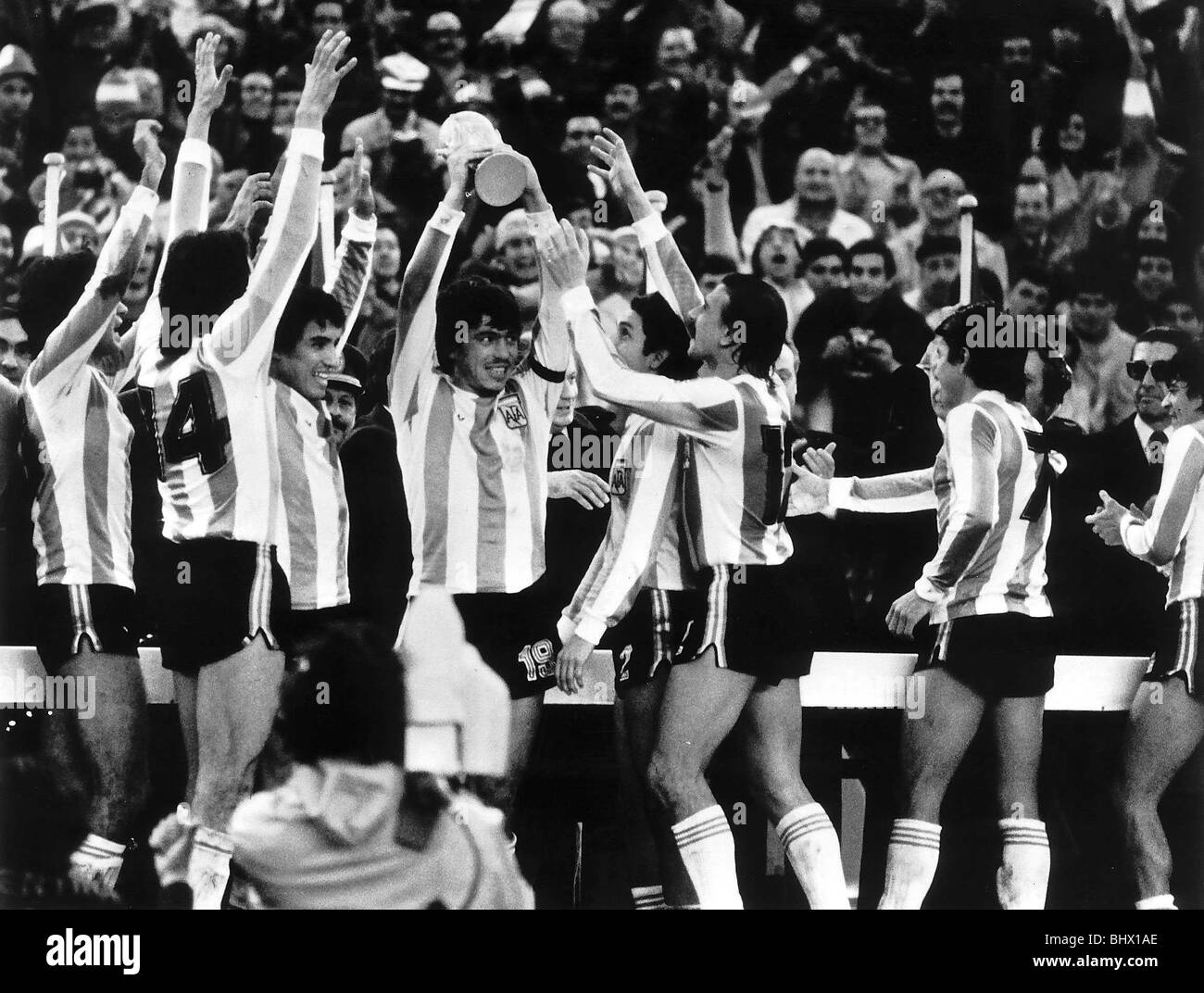 Maintenez l'Argentine La Coupe du monde après avoir battu la Hollande 1978 Banque D'Images