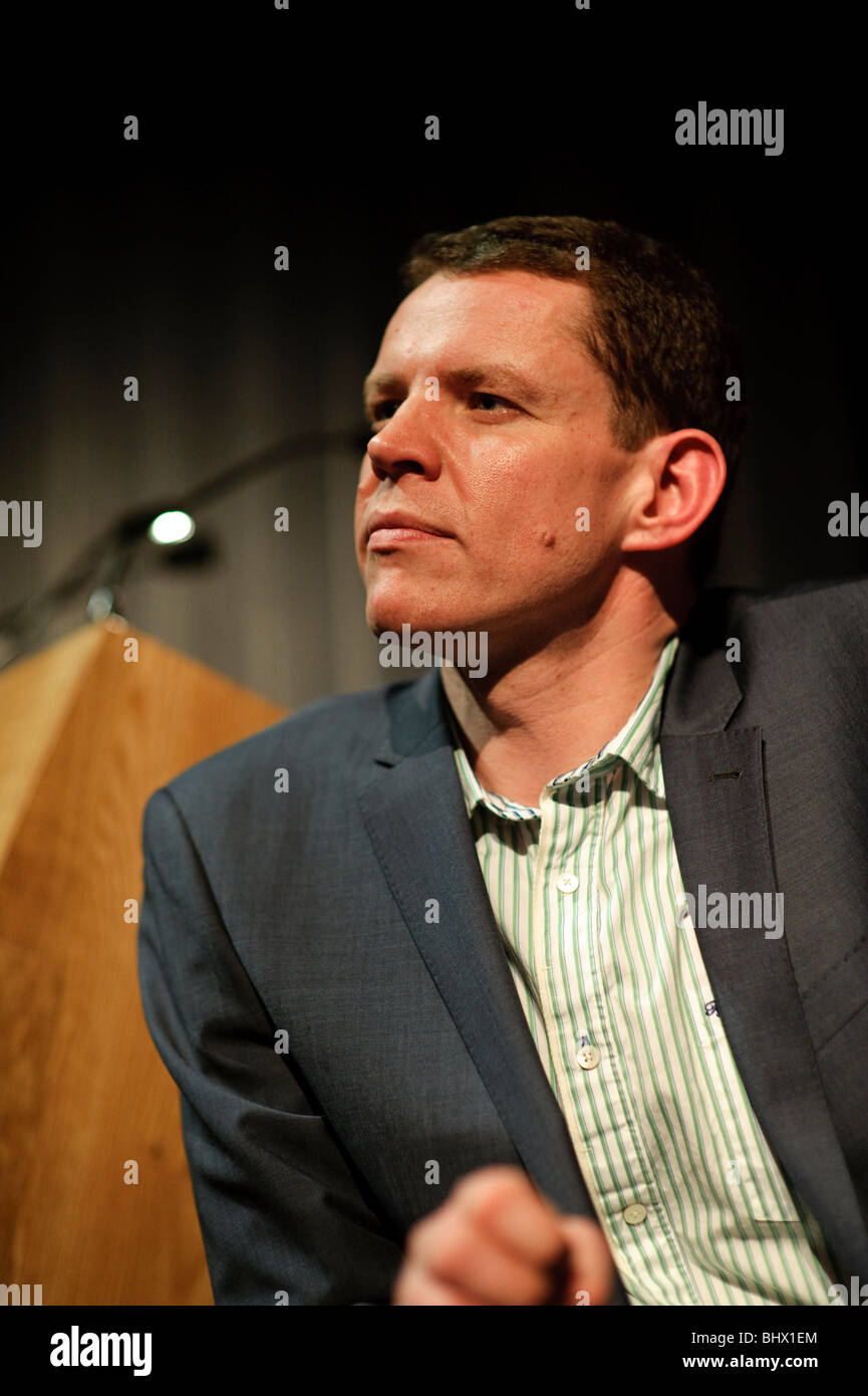 Présentateur de télévision gallois news Rhun ap Iorwerth lors du lancement de PETHE, nouveau programme culture sur S4C, Banque D'Images