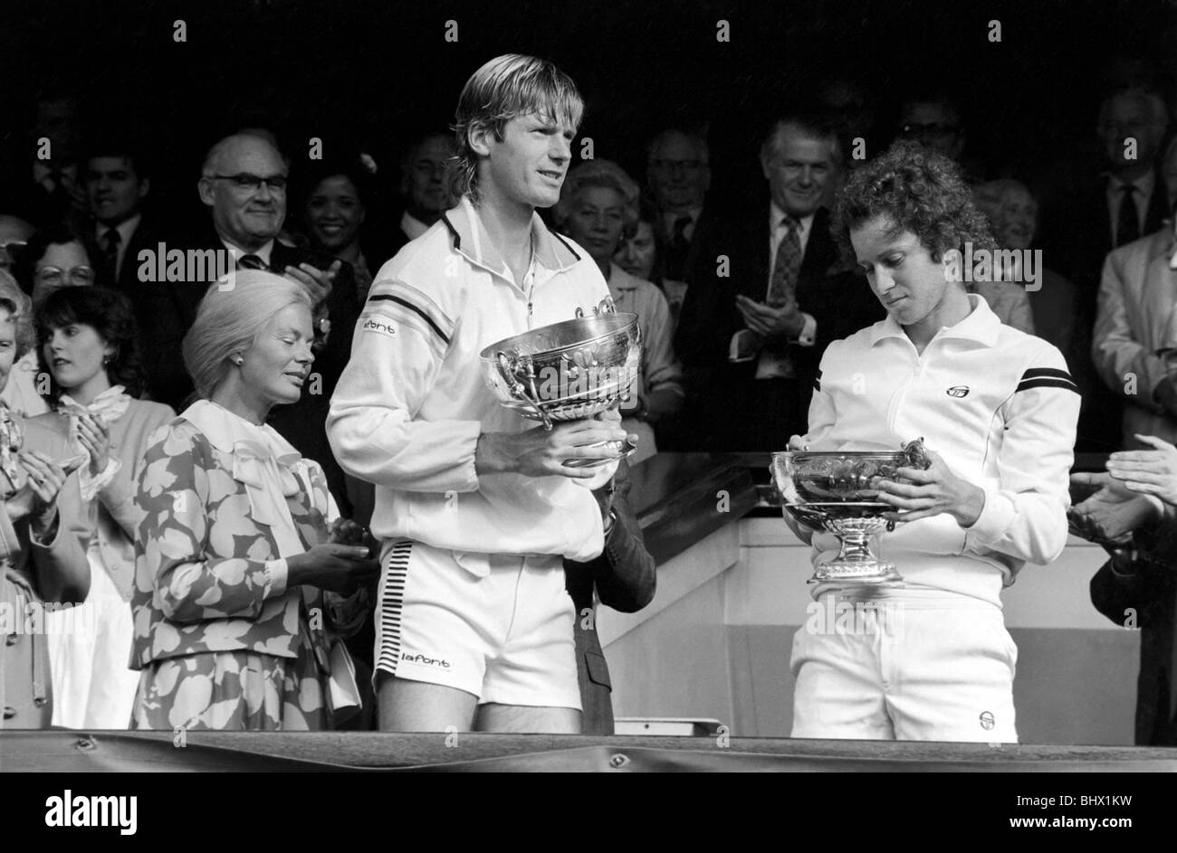 Tournoi de tennis de Wimbledon. 1981 Womens finales. Chris Evert Lloyd c. Hana Mandlikova. L'observation de la princesse Diana. Juillet 1981 81-3782-036 Banque D'Images