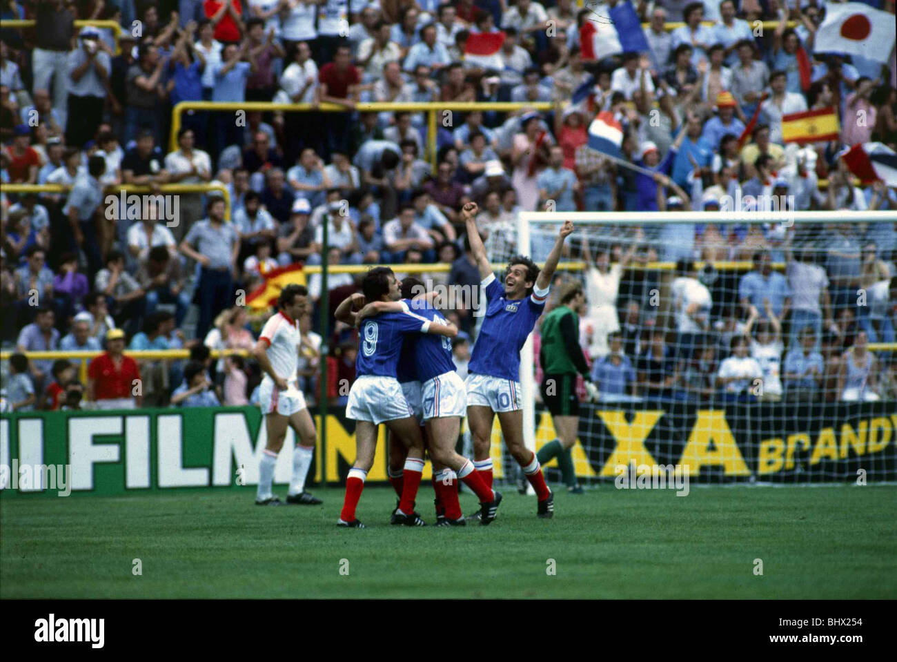 France v Coupe du Monde de football 1982 Tchécoslovaquie Didier six de France et Barmos (5)s Photo Stock - Alamy