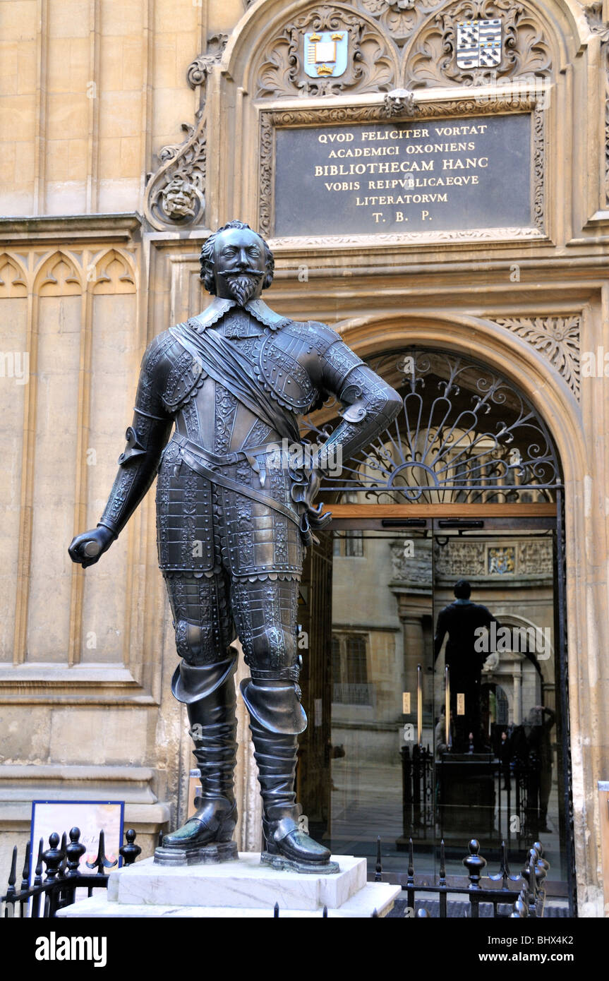 Statue de William Herbert, comte de Pembroke, dans l'ancienne école de Quadrangle la Bodleian Library, Oxford. Banque D'Images