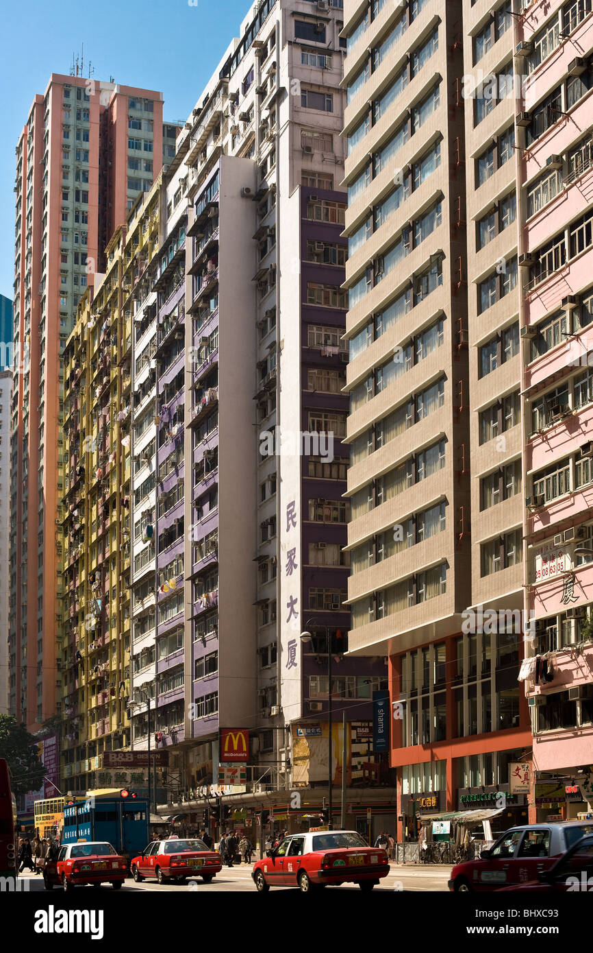 Les immeubles d'habitation à King's Road, Hong Kong, Chine Banque D'Images