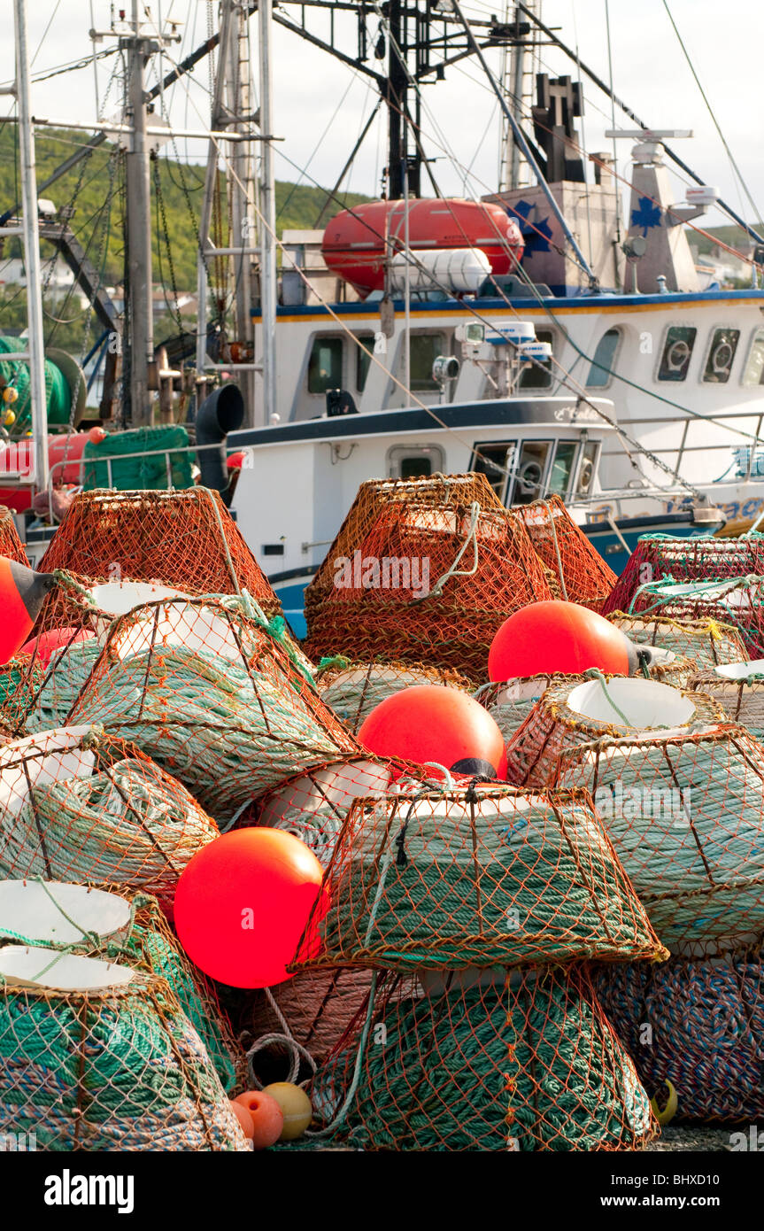 Terre-neuve, bateaux de pêche commerciale et les crevettes des pots. Le port de Saint Antoine. Village de Saint Anthony Banque D'Images